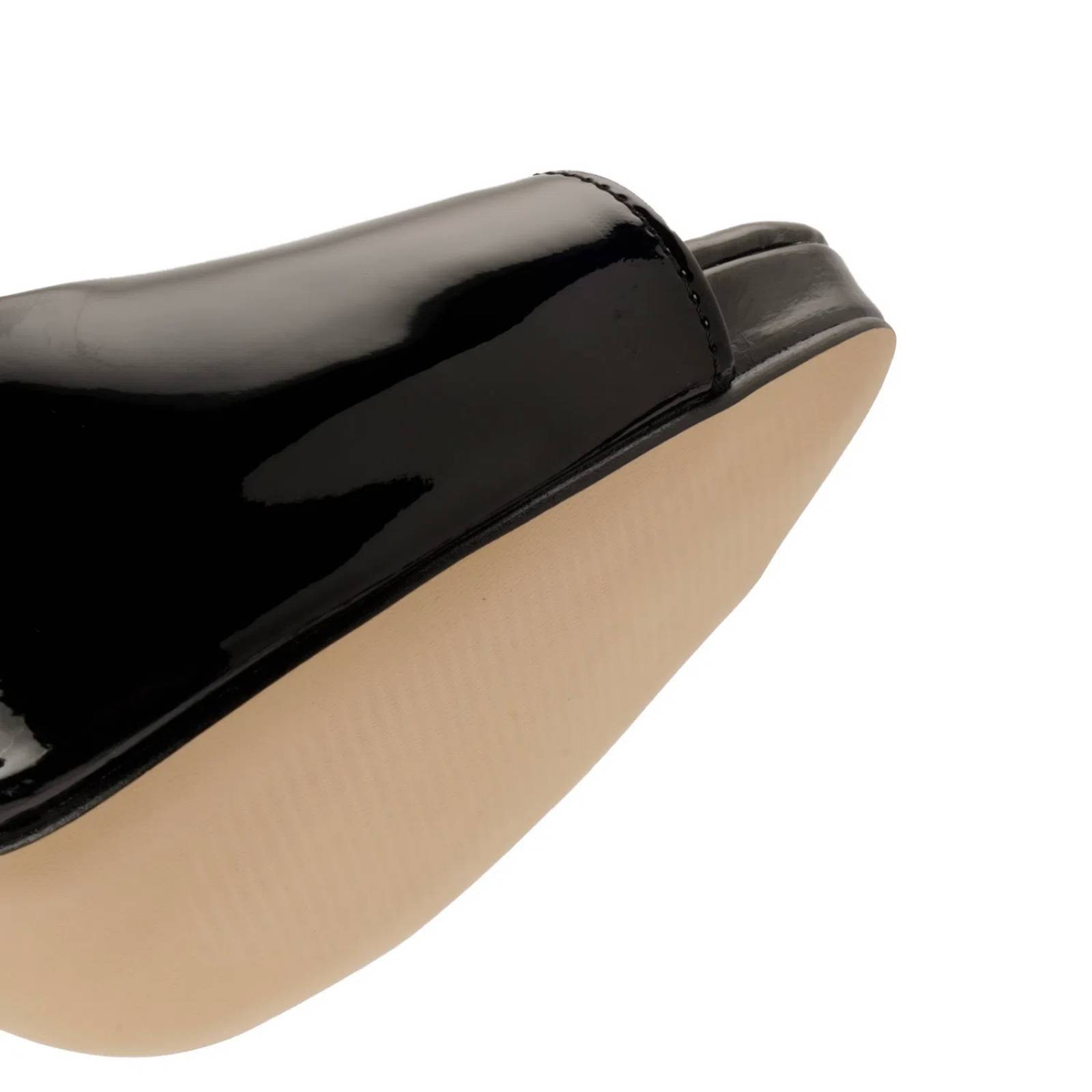 Zapatillas Luna color negro con punta abierta