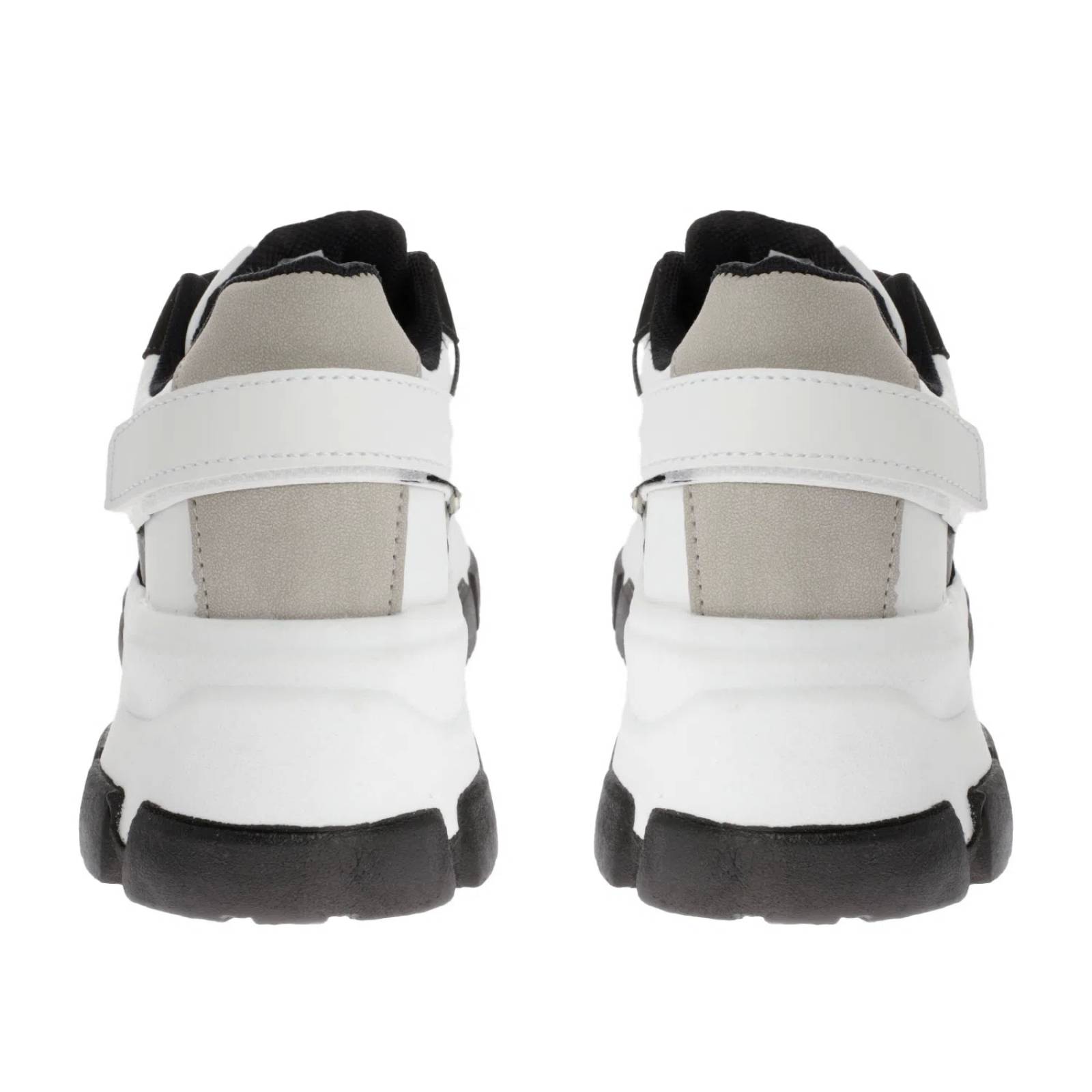 Tenis Rosalía color blanco chunky con detalle plata y negro