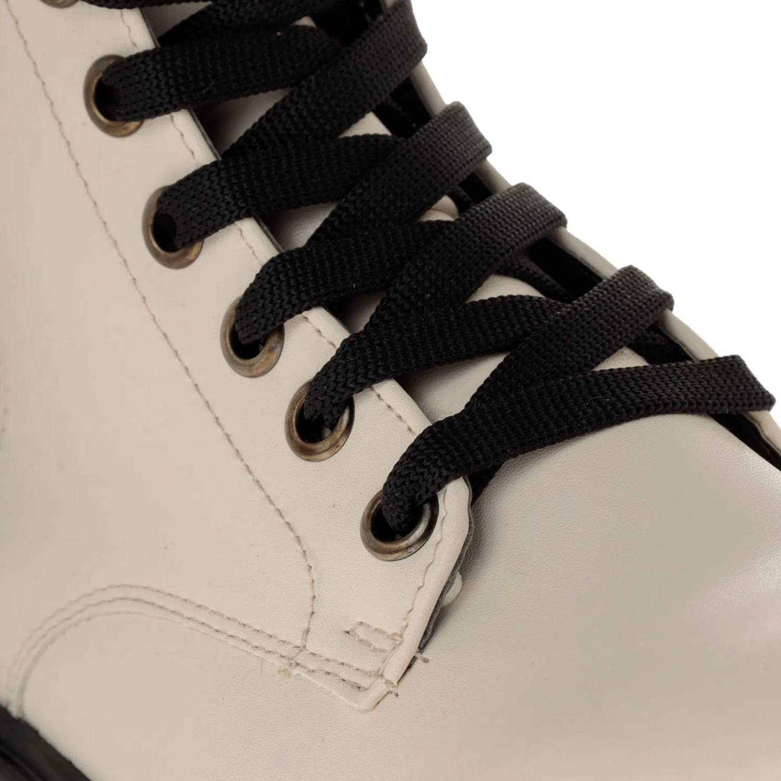 Botín Camila color blanco con listón lateral con letras