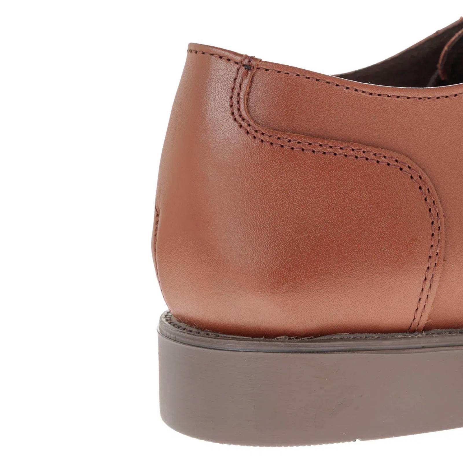 Zapatos Osmar color cognac con detalle de costura y perforado D12260016554
