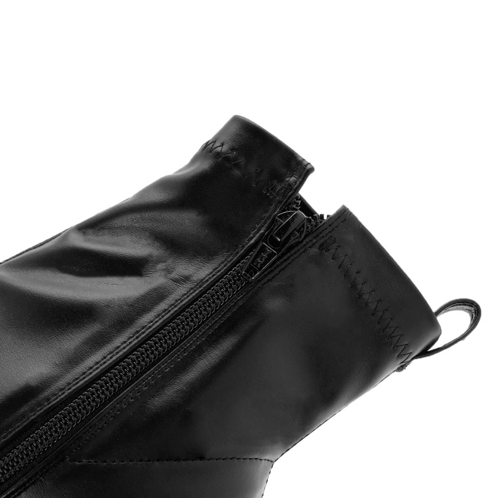 Botín Paula color negro shootie con tacón cuadrado