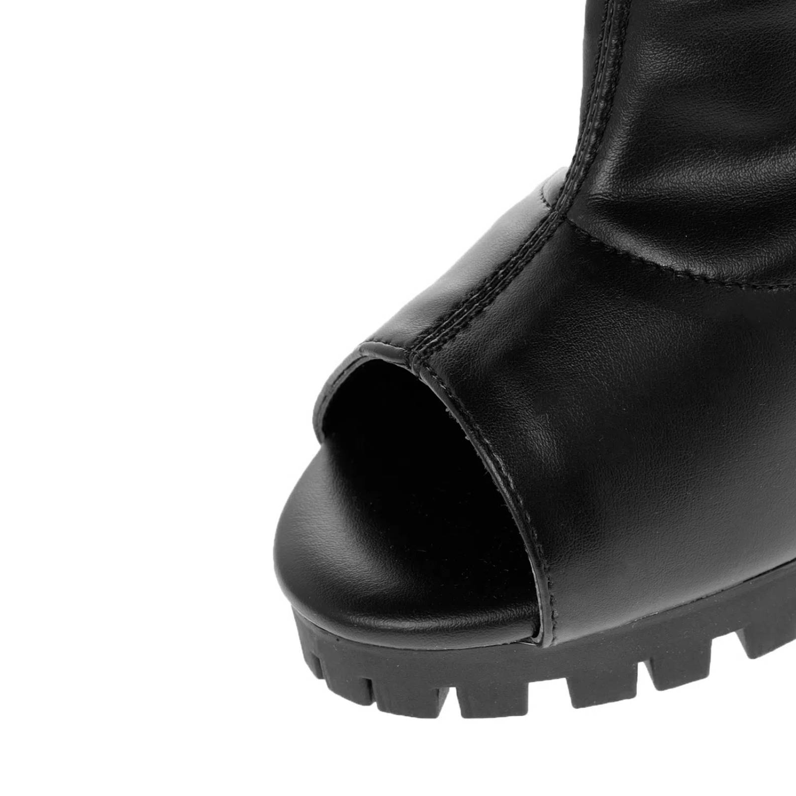 Botín Paula color negro shootie con tacón cuadrado