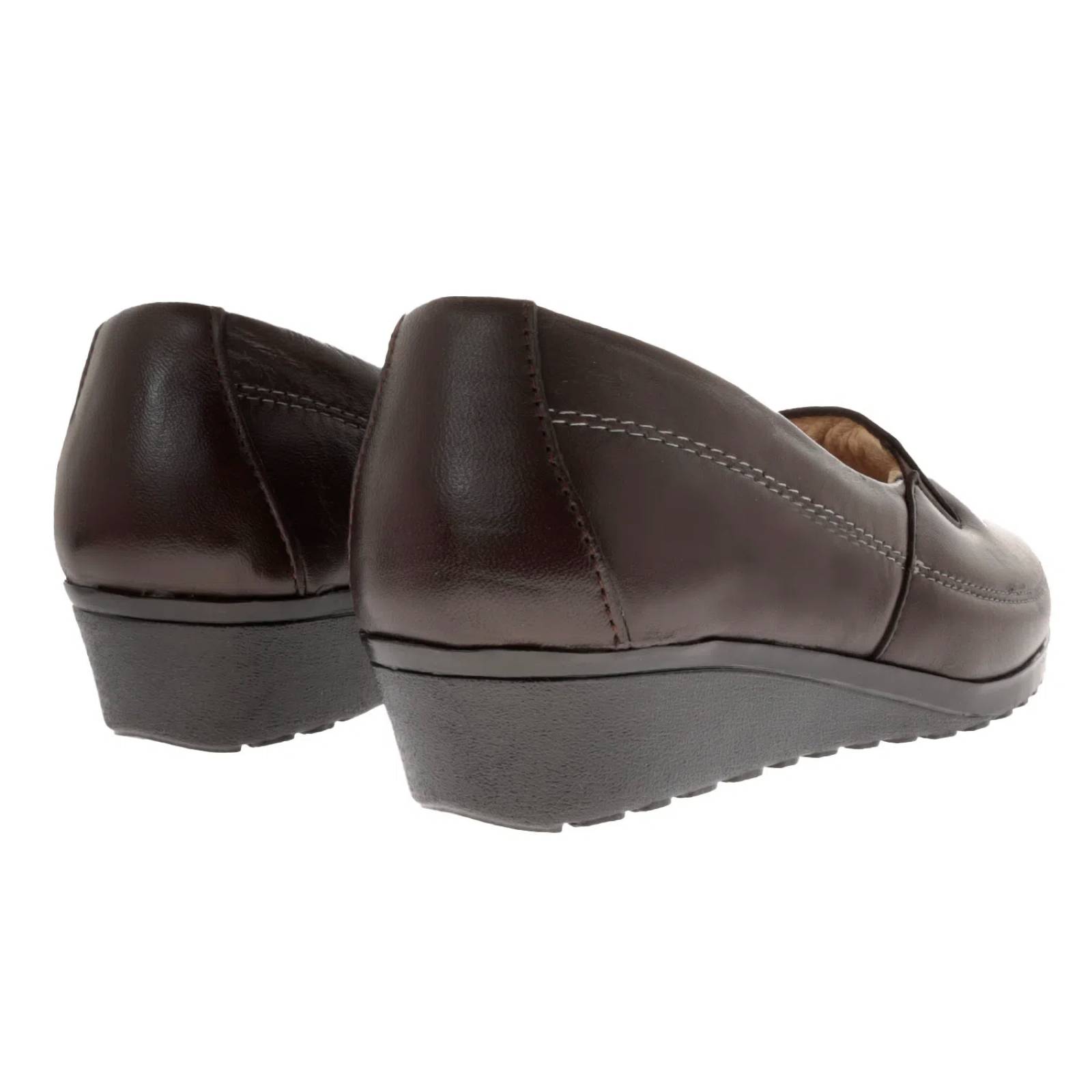 Mocasín Susana confort color café con tacón bajo y elástico