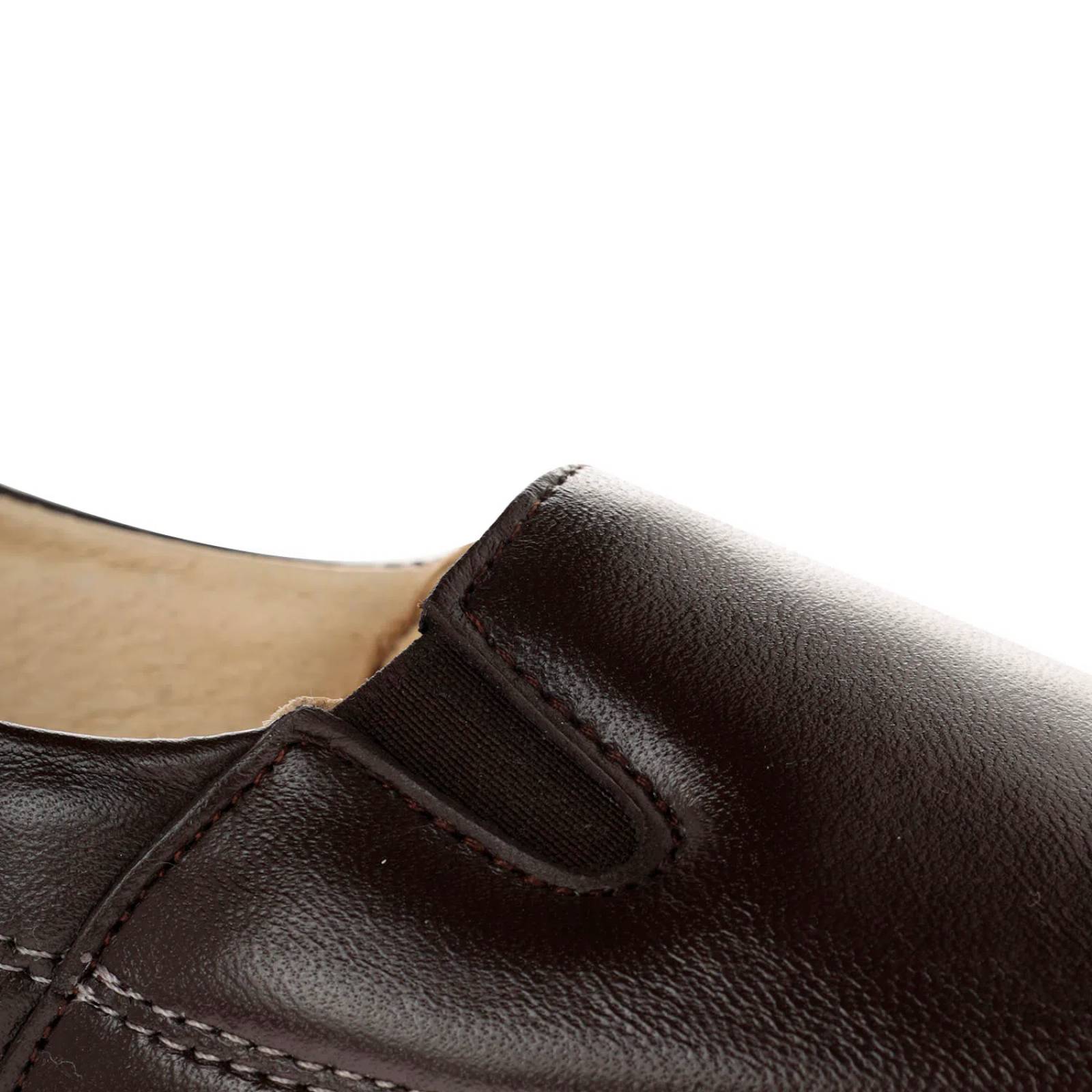 Mocasín Susana confort color café con tacón bajo y elástico