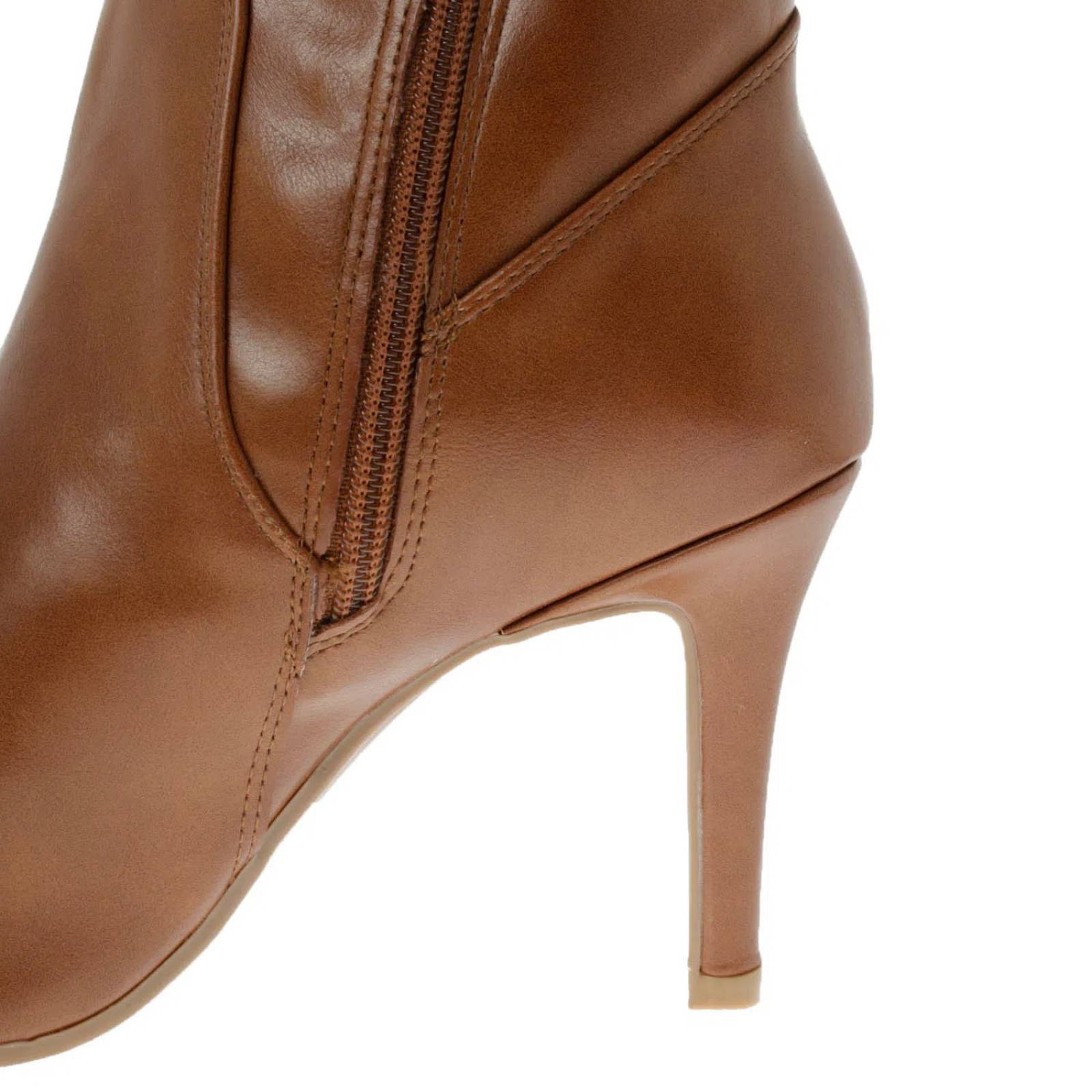 Botas Lucy color café con cierre