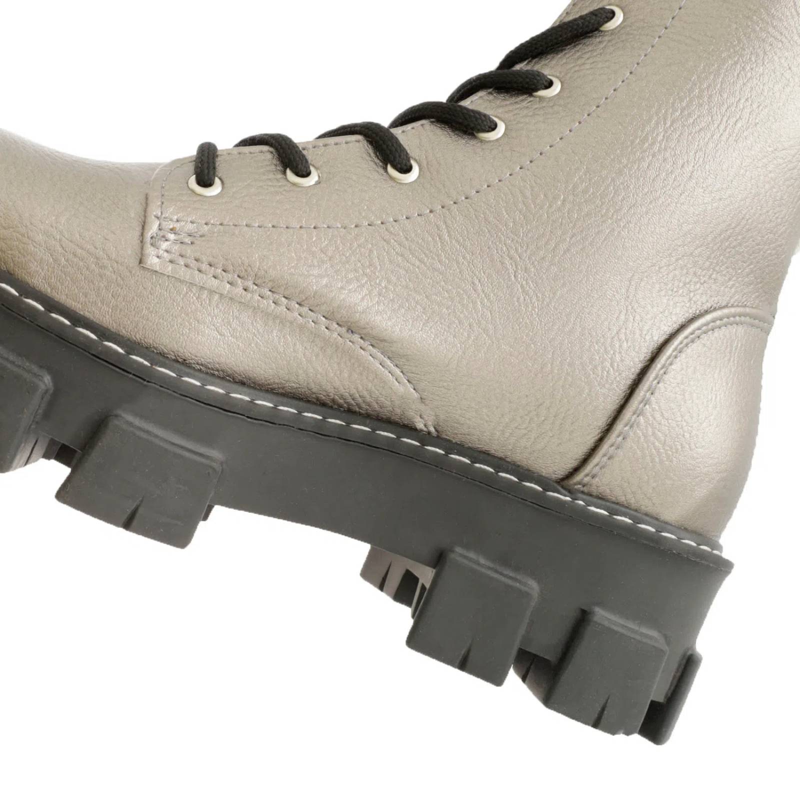 Botín Camila color inox textura brillosa