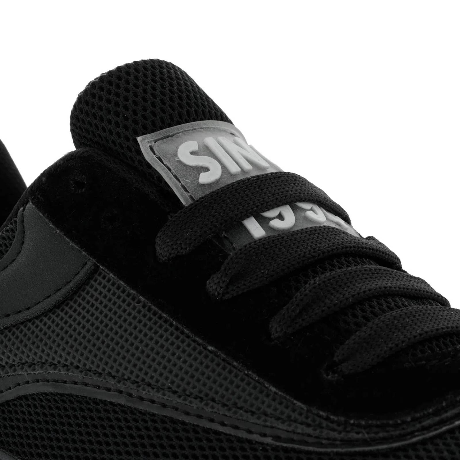 Tenis Mara color negro con suela verde D14290088501 D14290088501