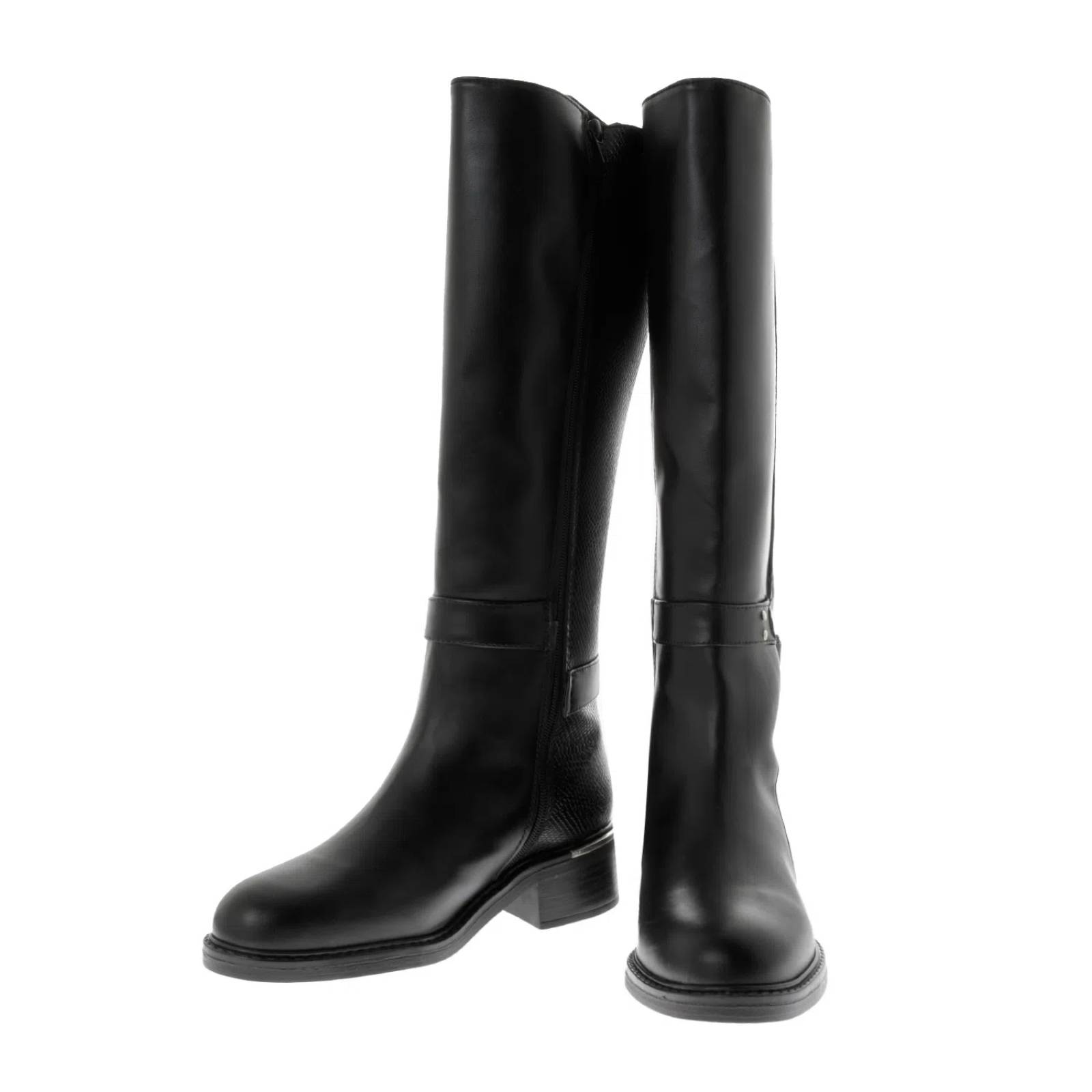 Bota Mía color negro textura snake