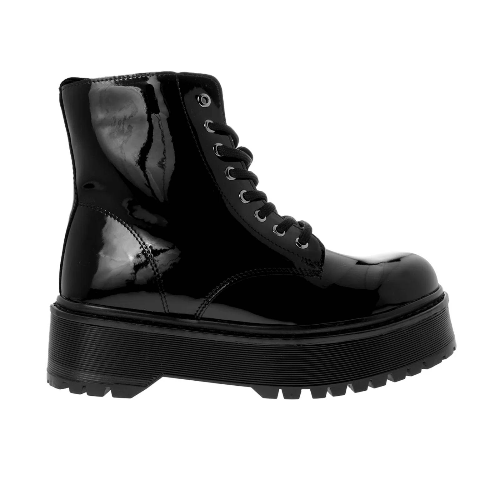 Botín Camila color negro tornasol charol D01130674661