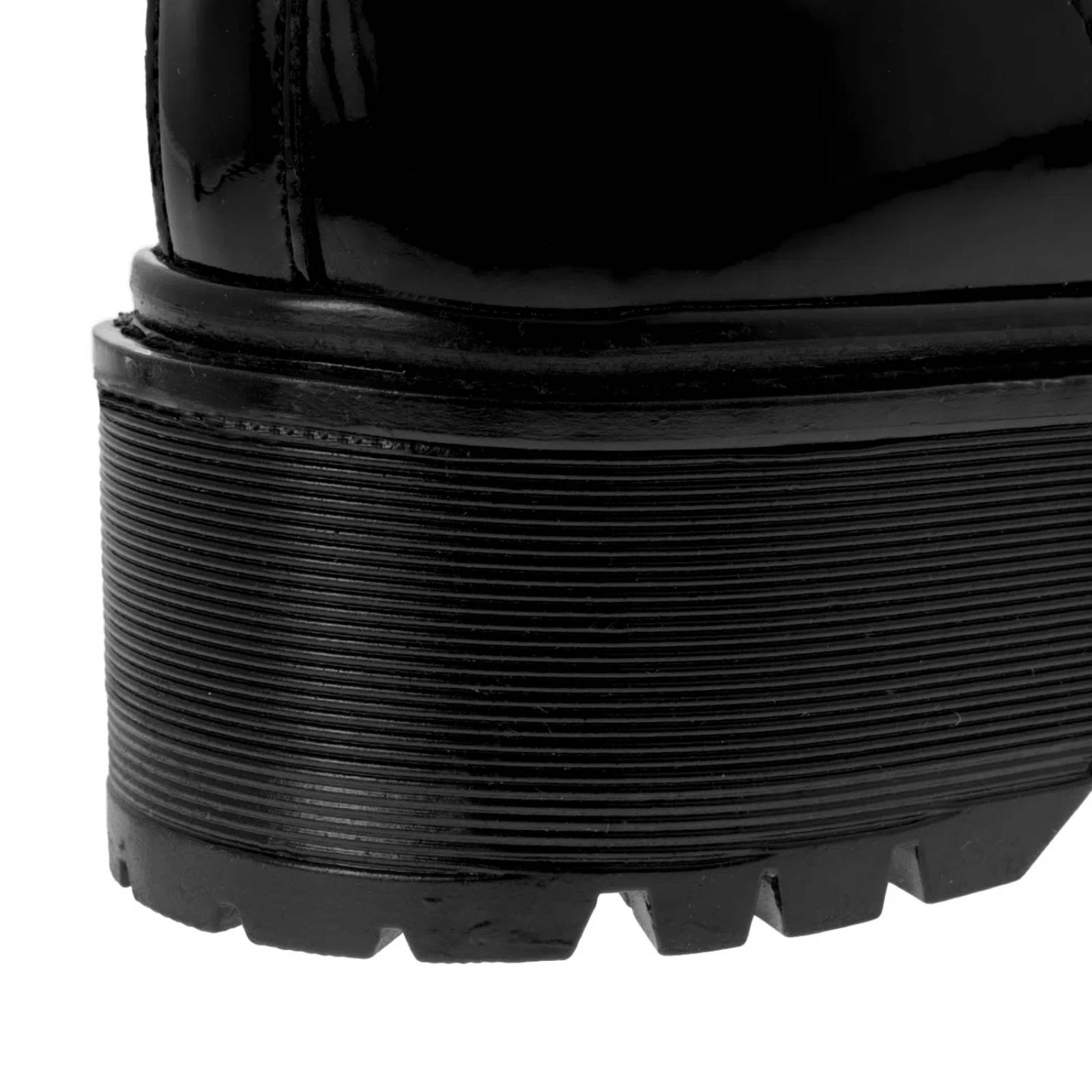 Botín Camila color negro tornasol charol D01130674661