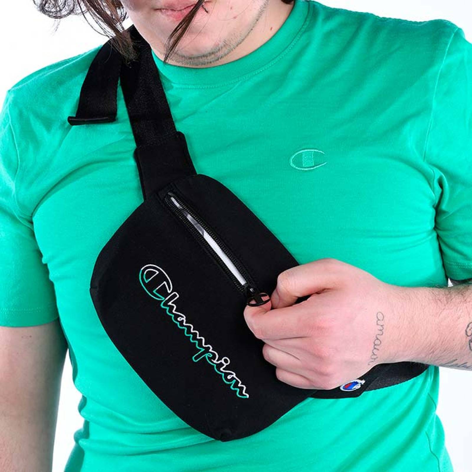 Cangurera Champion Correa Ajustable Negro 25190609275BLK