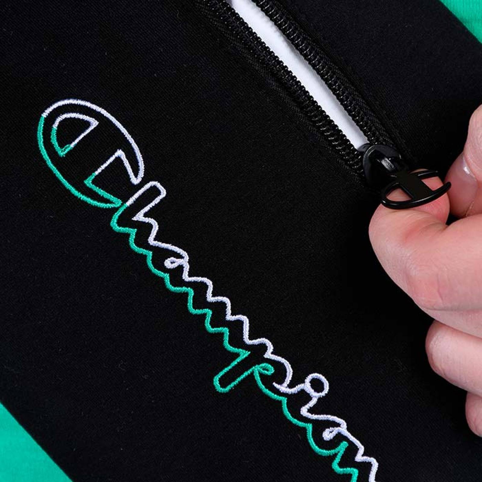 Cangurera Champion Correa Ajustable Negro 25190609275BLK