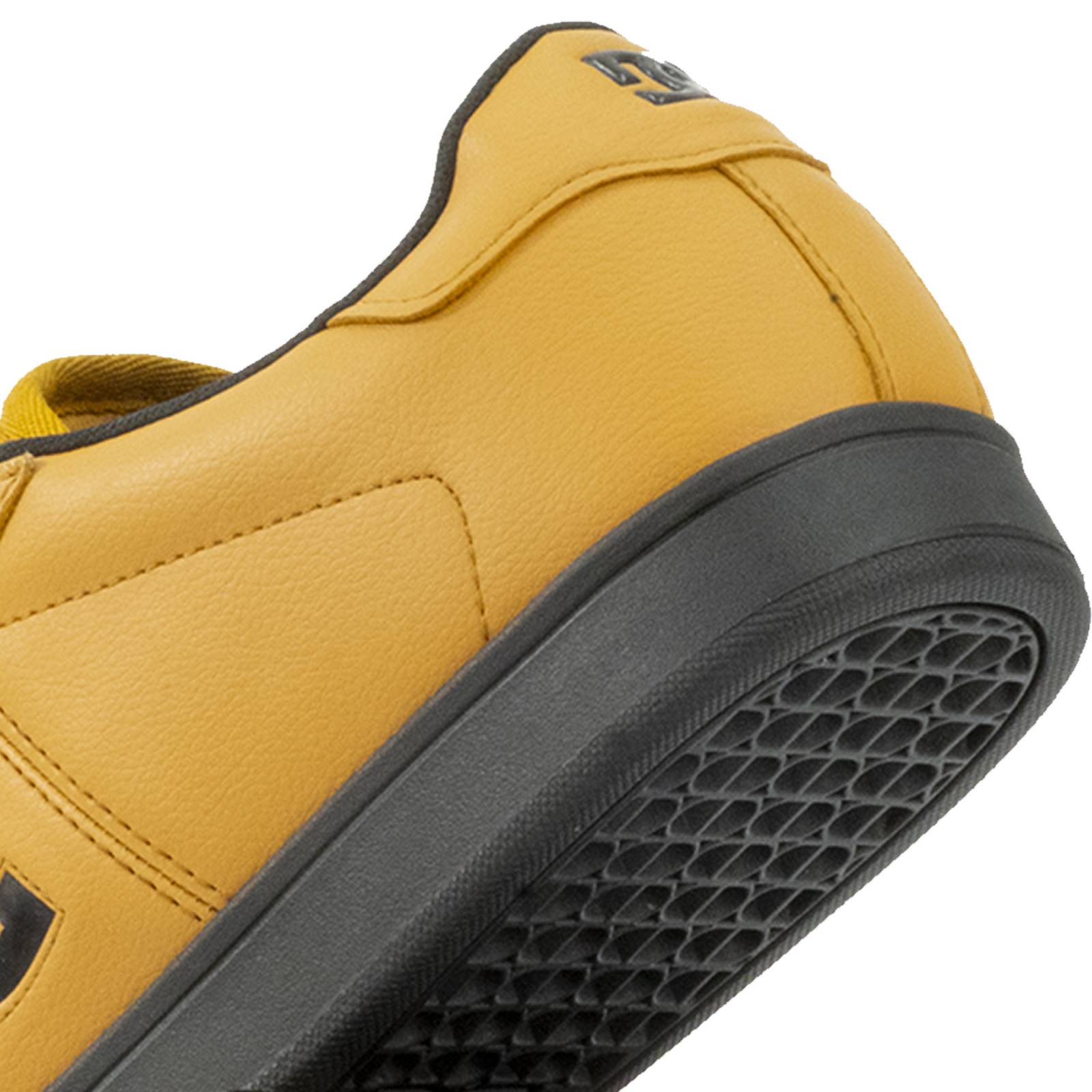 TENIS DC SHOES HOMBRE CAFE DC SHOES STRIKER SHAKATEBOARDING5 ADYS100696KWH.