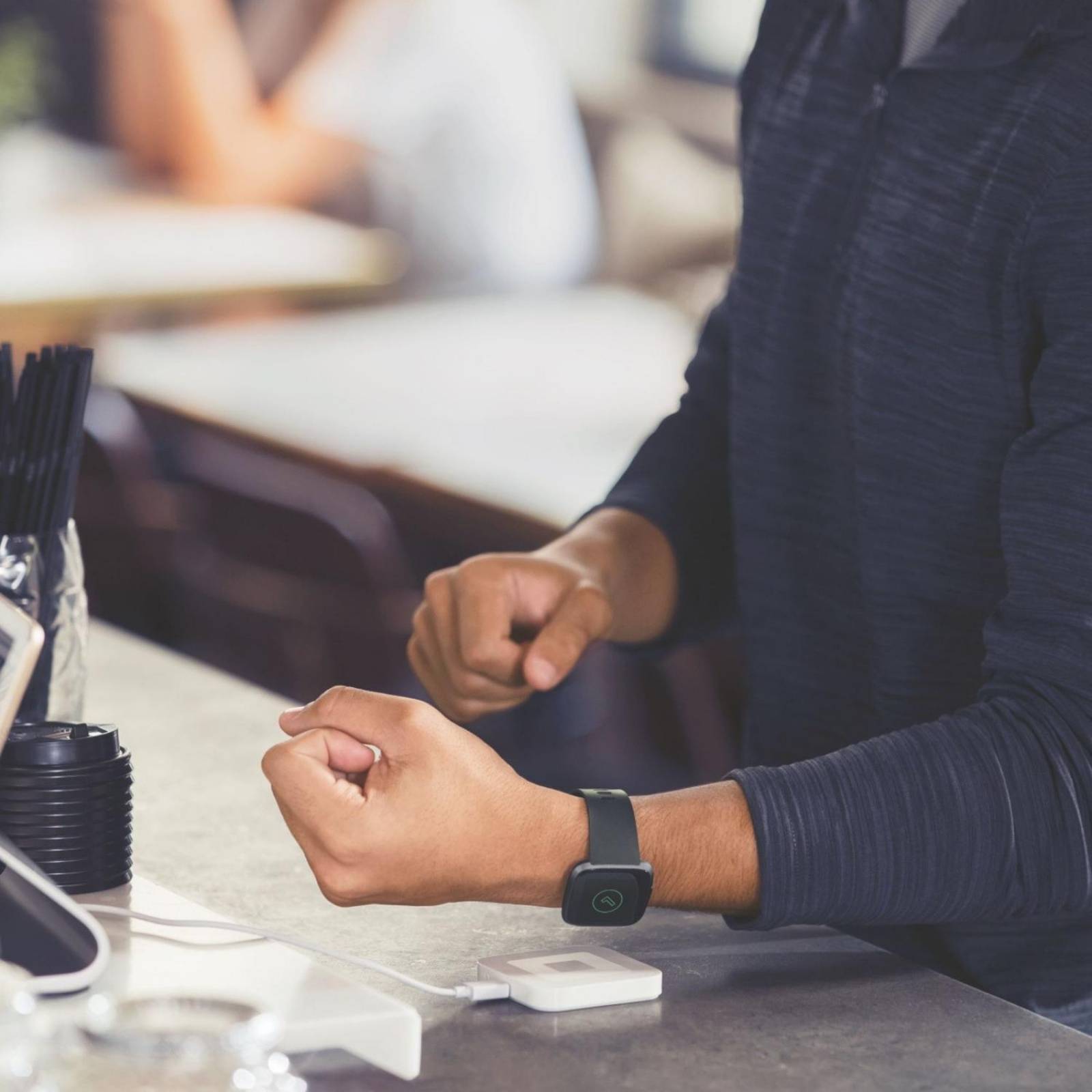 Smartwatch Fitbit Versa 2 con NFC, control por voz integrado. 25mm Negro/Carbón
