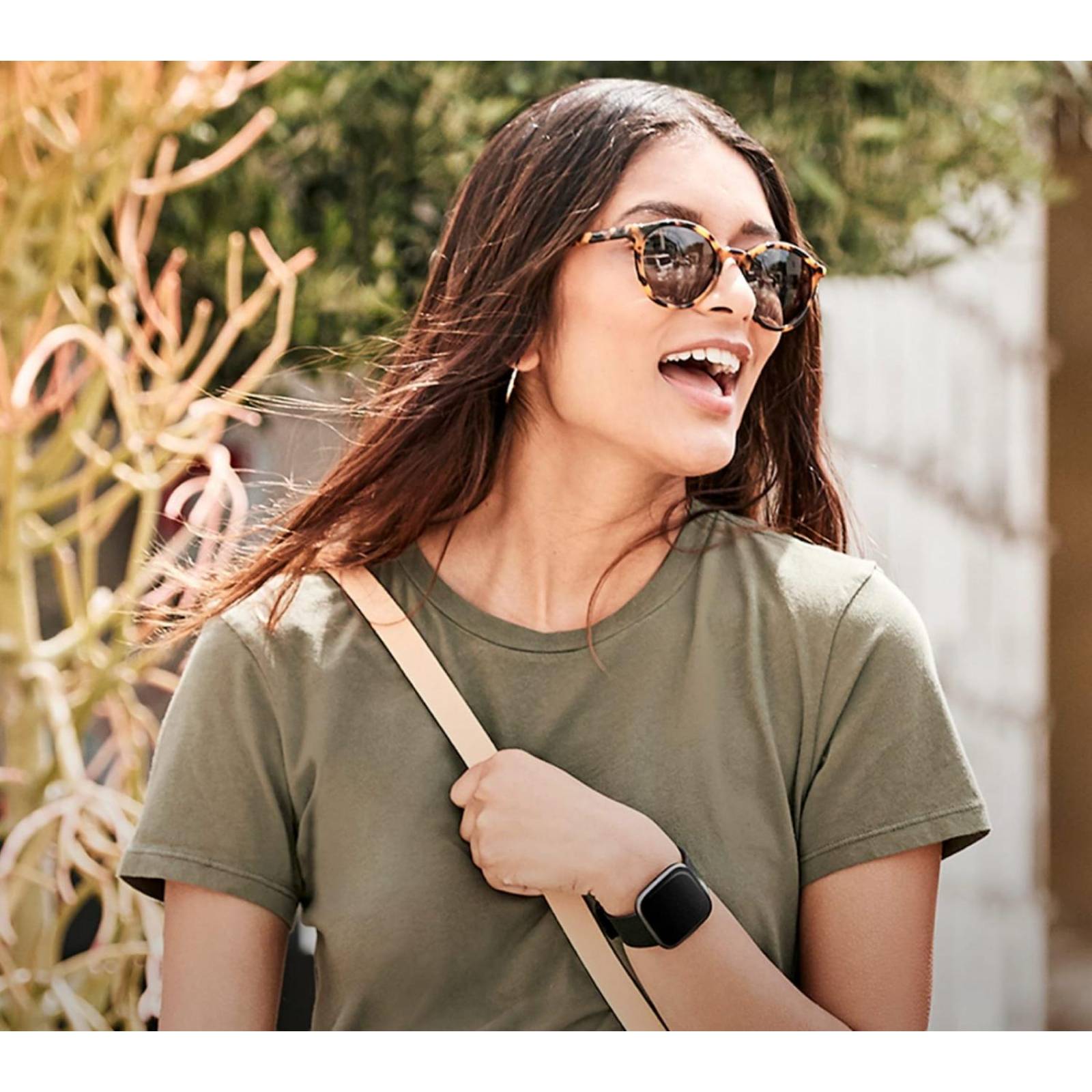 Smartwatch Fitbit Versa 2 con NFC, control por voz integrado. 25mm Negro/Carbón