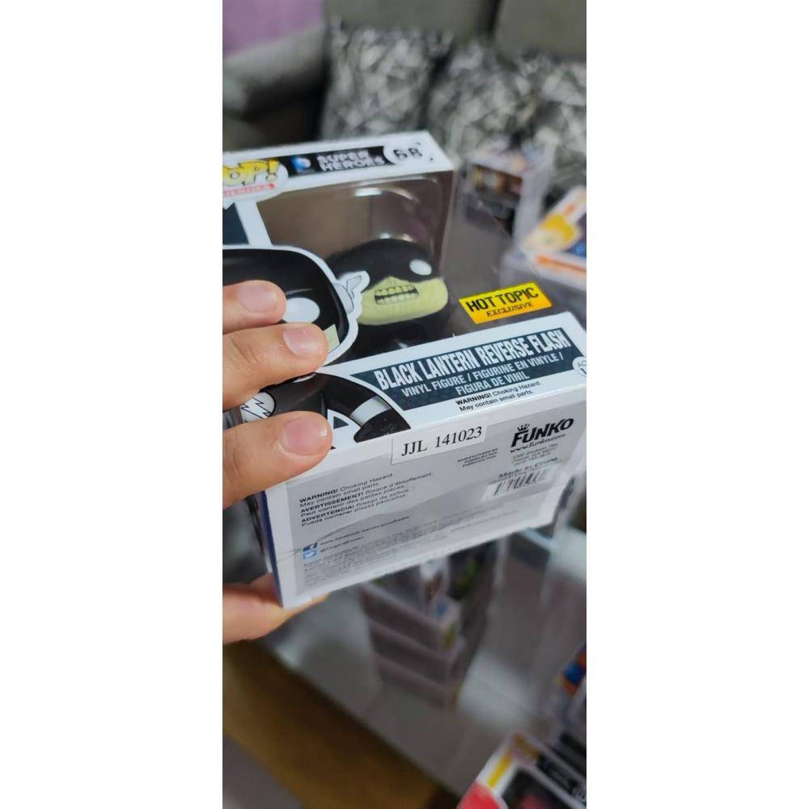 Funko Pop DC Super Heroes Black Lantern Reverse Flash 68 Hot topic DAÑO