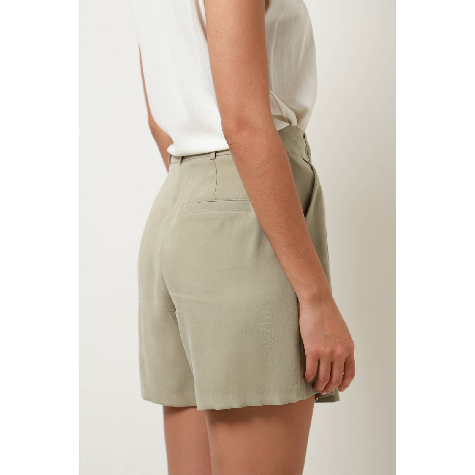 LOB SHORT PRETINA EXTENDIDA