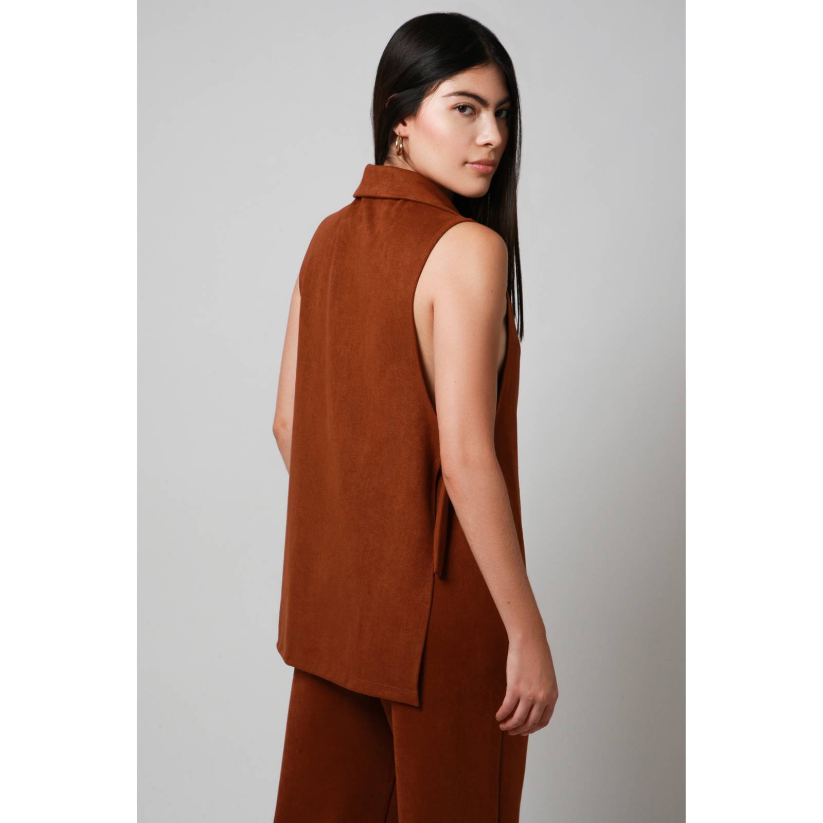 LOB CHALECO LARGO DE SUEDE