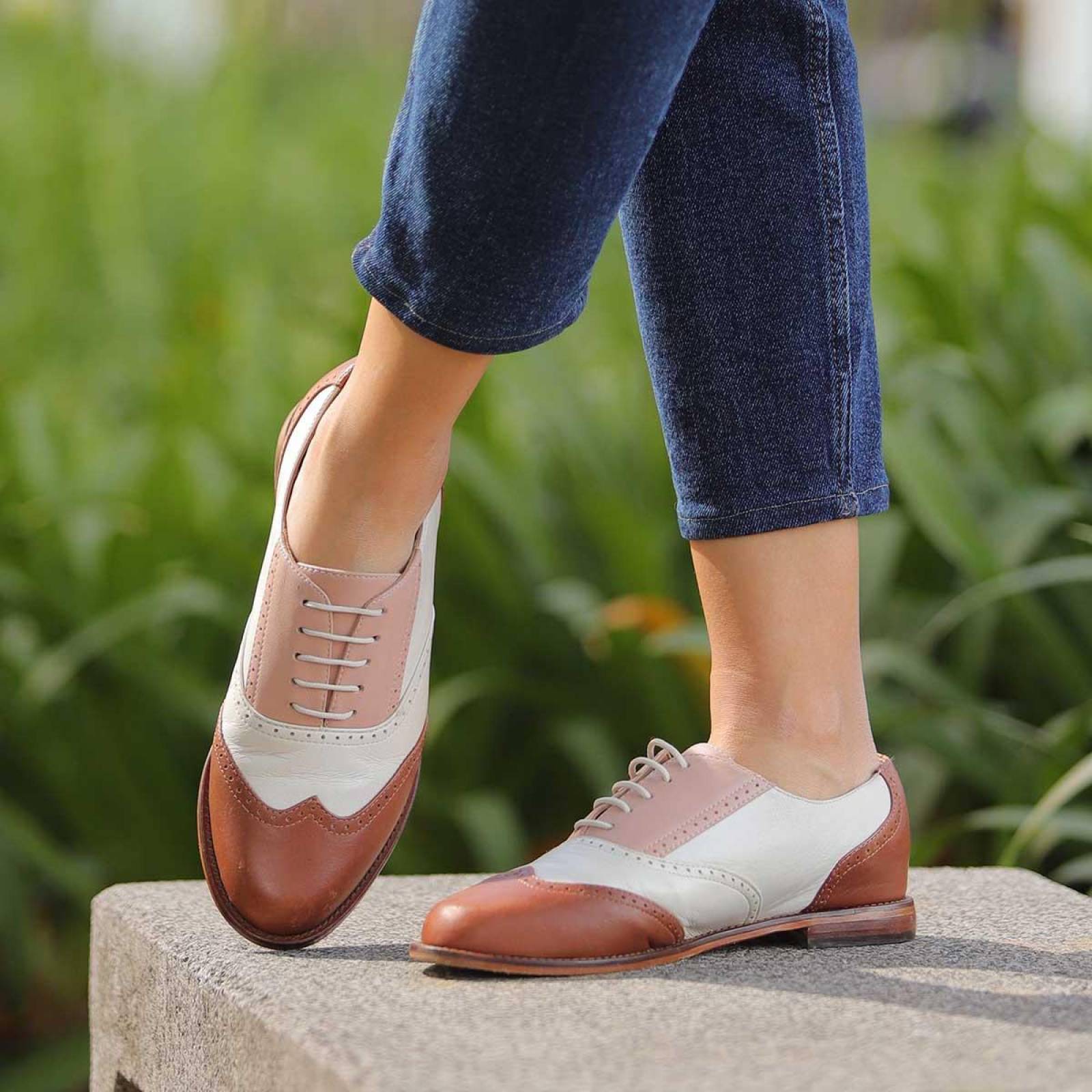 EMMA - Classic Regina Romero Zapato Bostoniano de Piso para Dama en Piel 