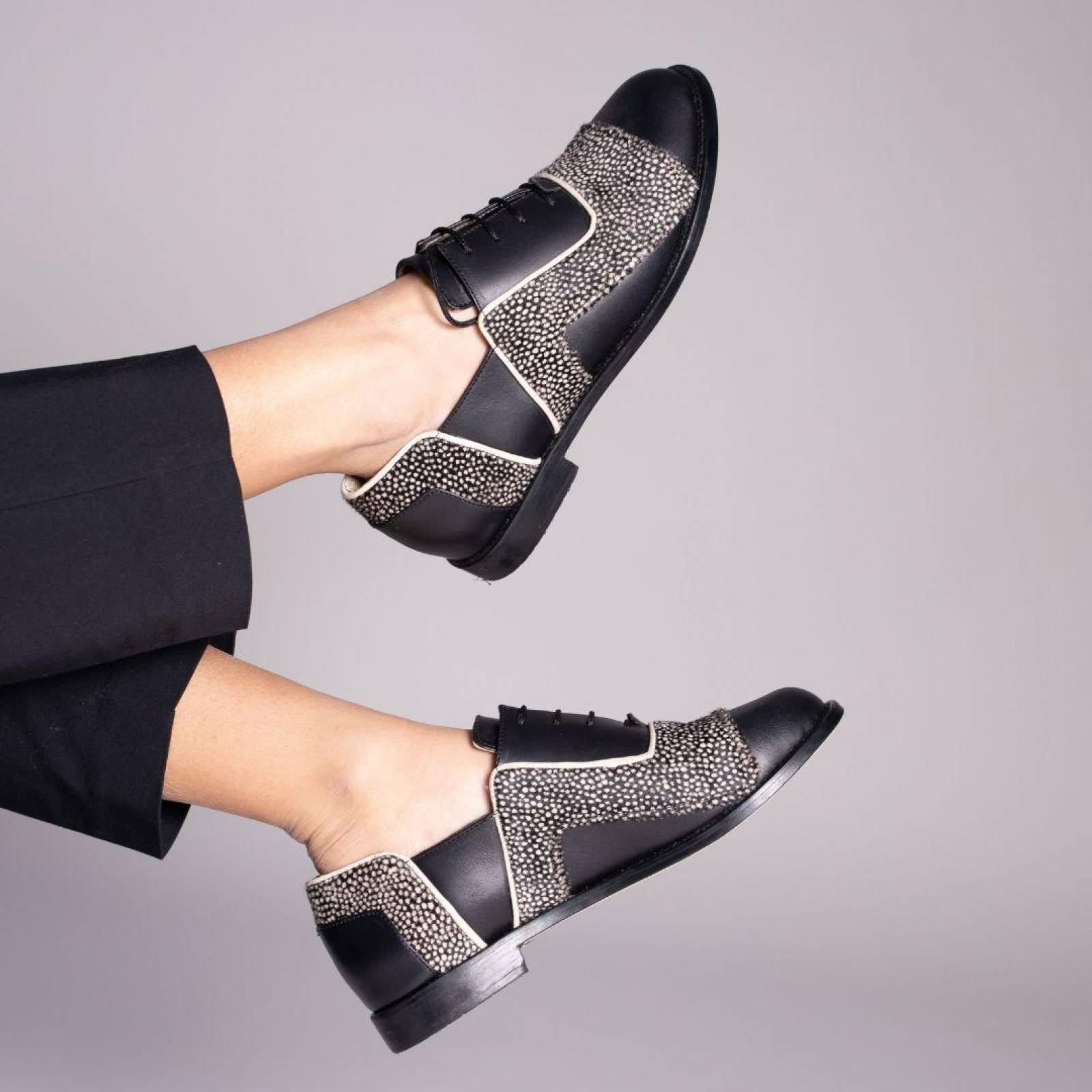 KEYLA - Negro Regina Romero Zapato Bostoniano de Piso para Dama en Piel 