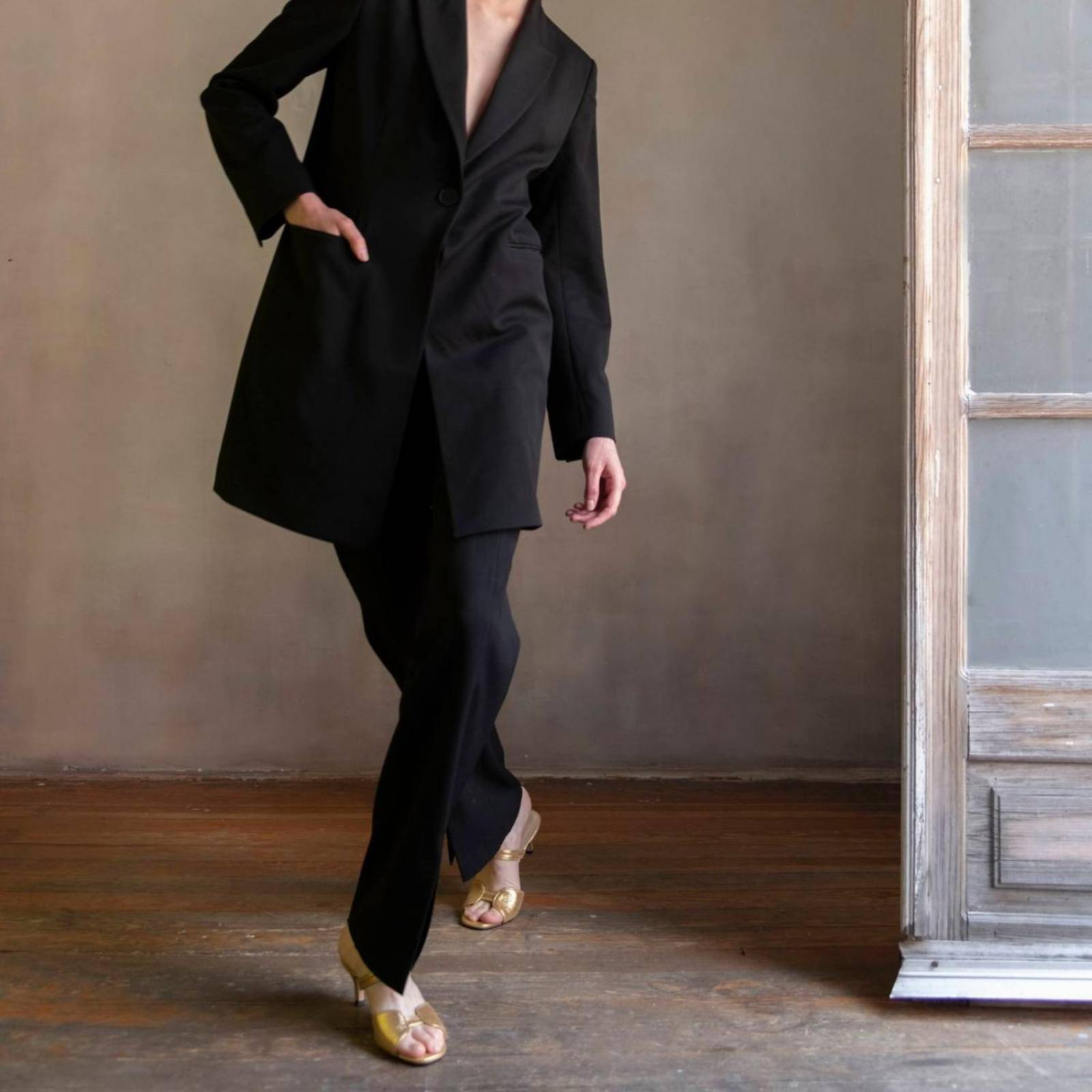 VEGA 60 - Oro Regina Romero Zapato Sandalia Zapatilla Tacon Bajo para Dama en Piel