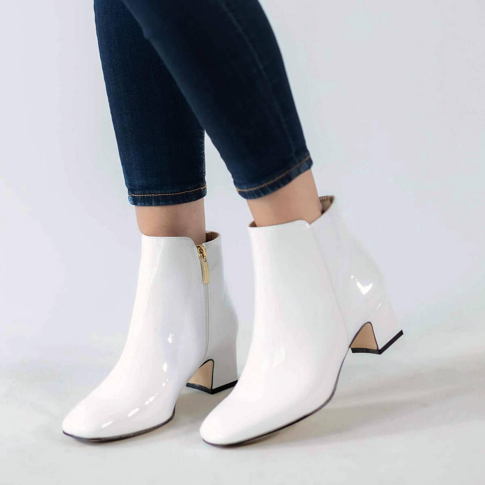 NOELLE 45 - Charol Blanco Regina Romero Zapato Bota Botin Tacon Bajo Para Dama en Piel