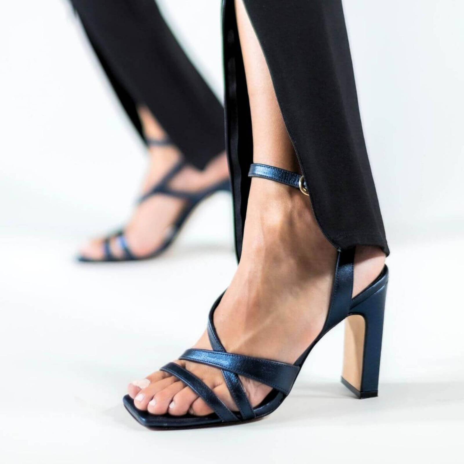 PIA 100 - Azul Metalico Regina Romero Zapato Sandalia Zapatilla Tacon Alto Para Dama en Piel 