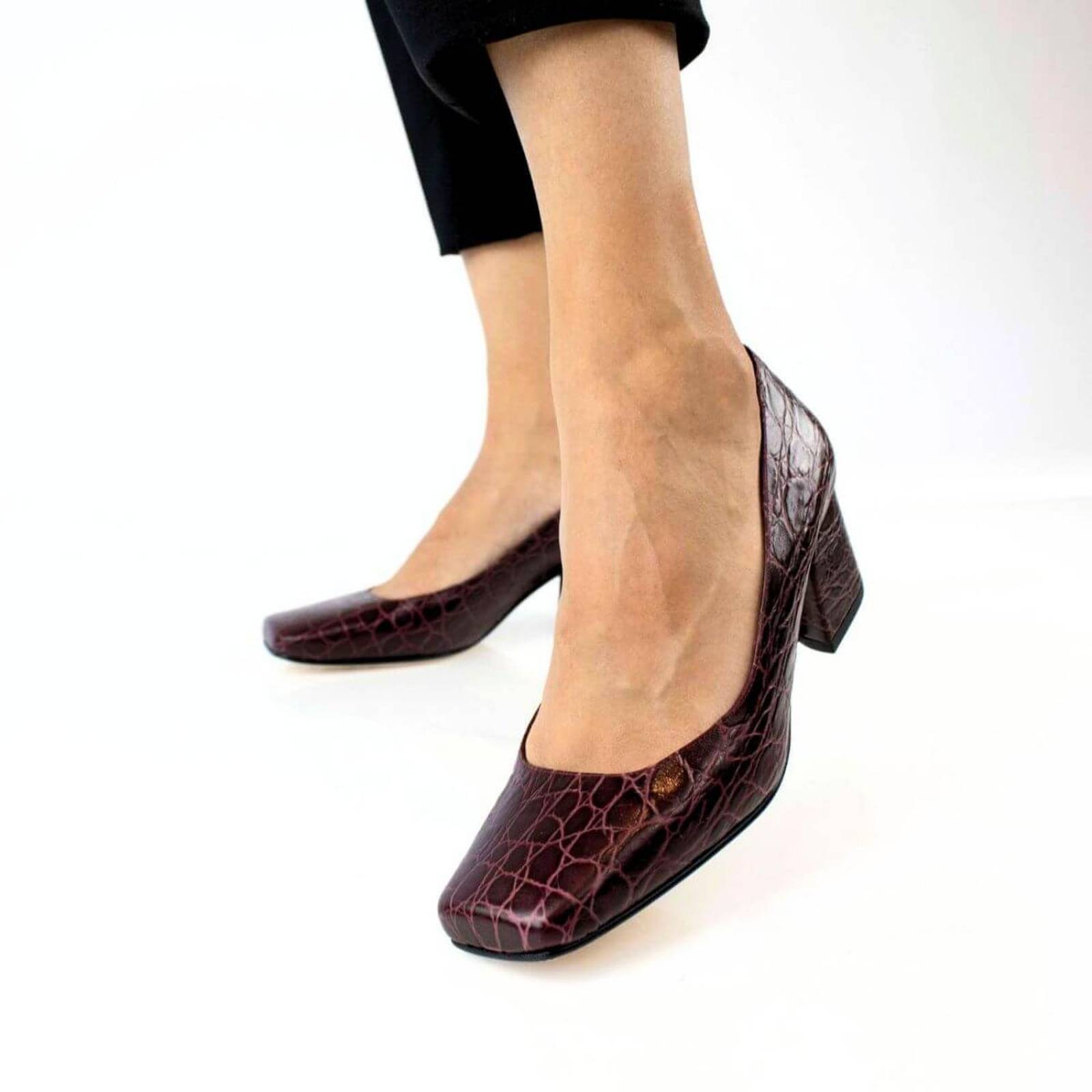 SILVANA 55 - Vino Regina Romero Zapato Zapatilla Tacon Bajo Para Dama en Piel 