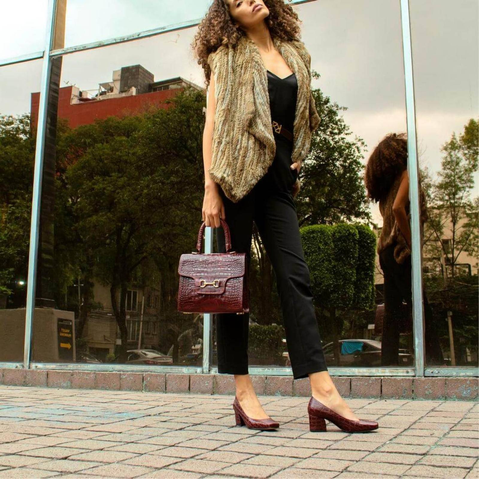 SILVANA 55 - Vino Regina Romero Zapato Zapatilla Tacon Bajo Para Dama en Piel 