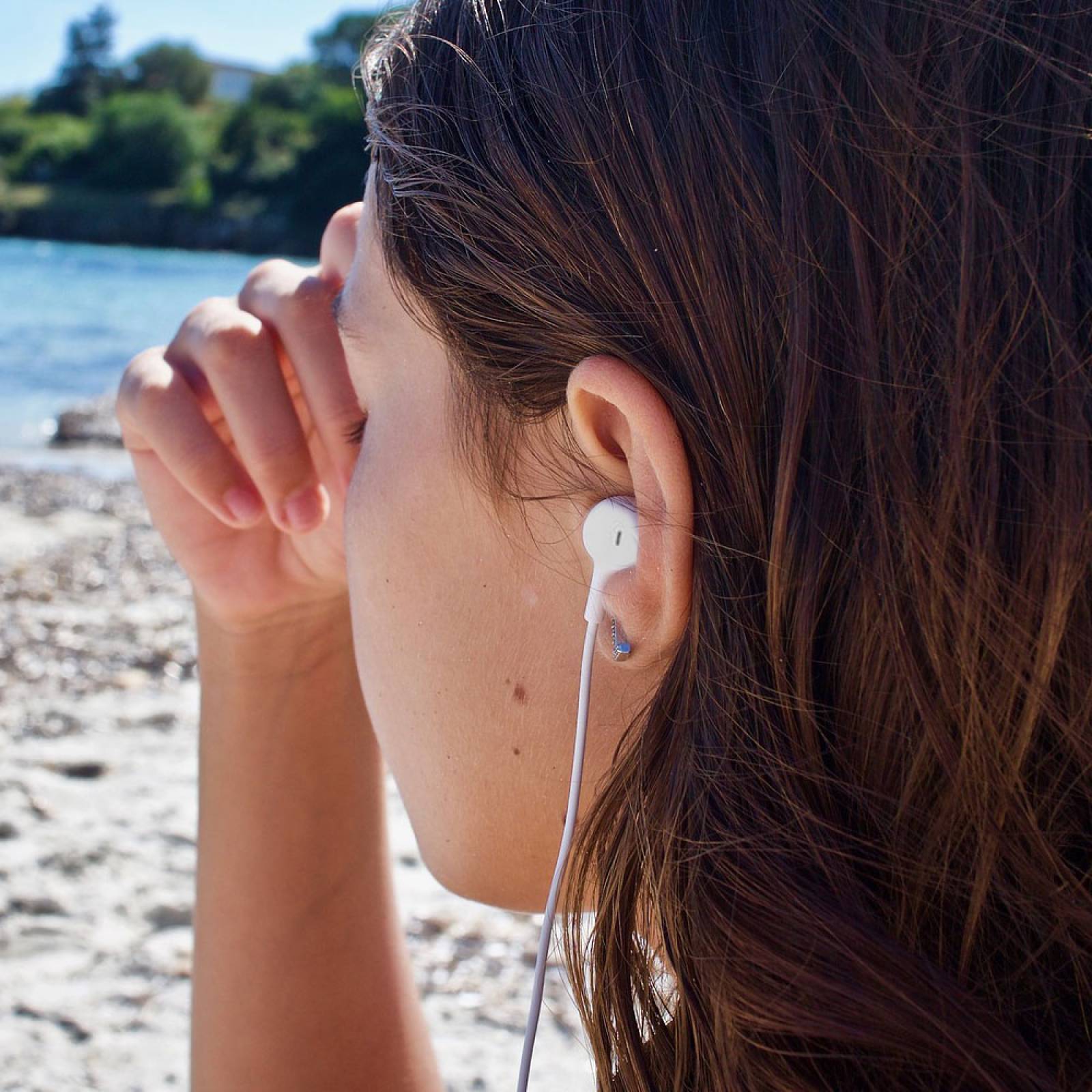 Miniso Audífonos De Cable Con Control De Volumen Y Micrófono  Menta