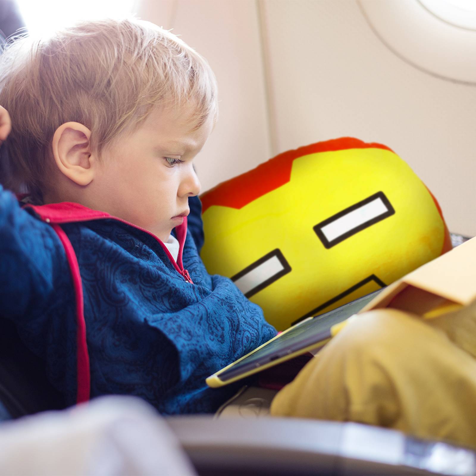 Miniso Cojín Marvel Iron Man Con Calentador De Manos