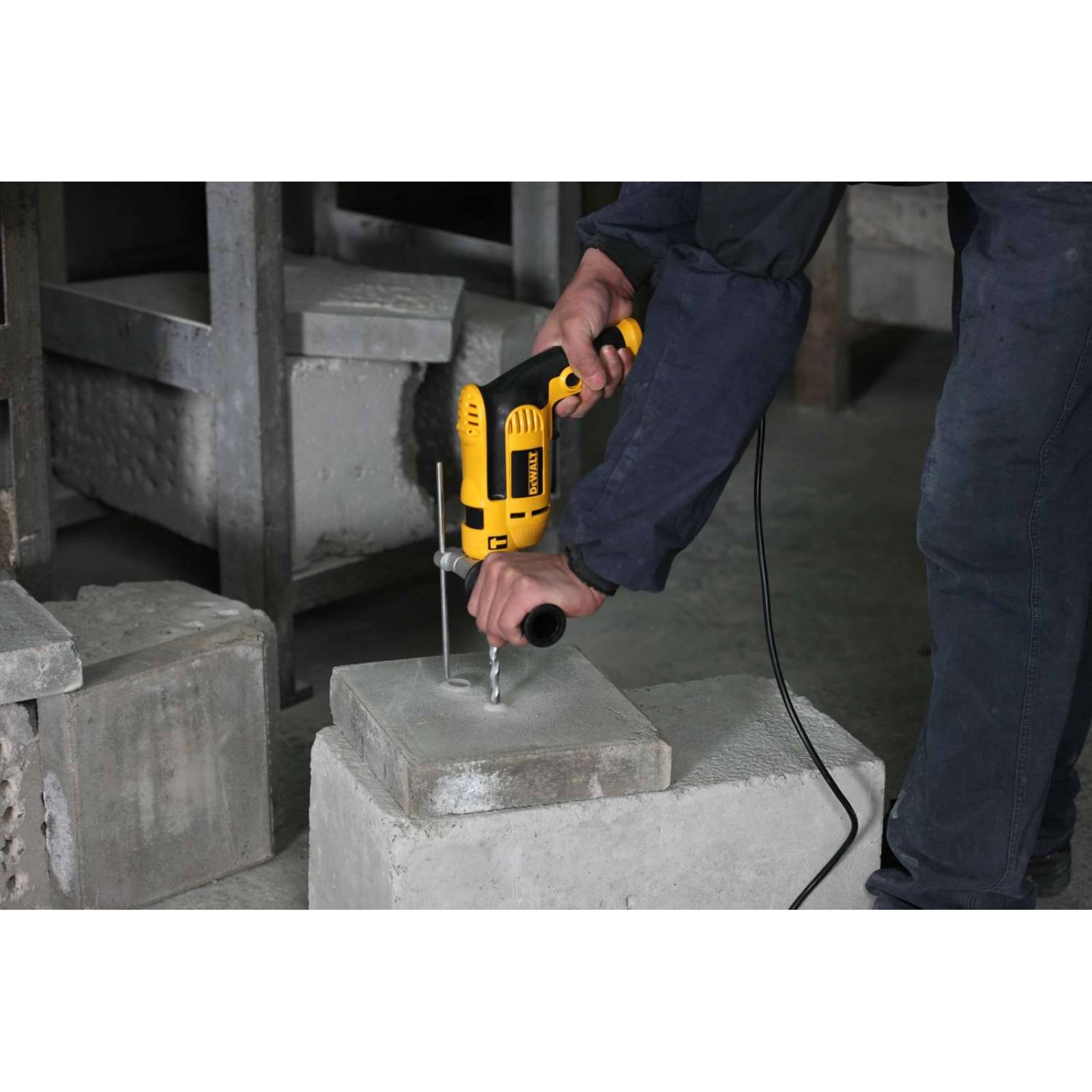 Rotomartillo 1 2in DEWALT DWD024 B3 650W