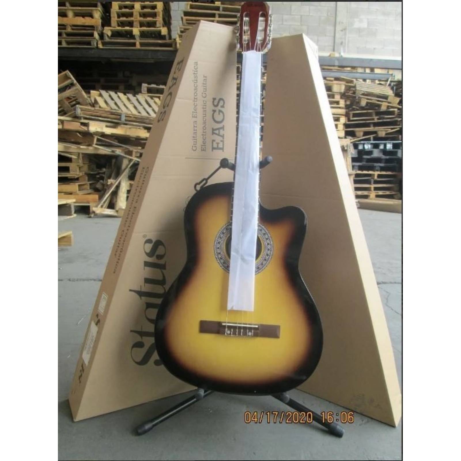 Guitarra electroacústica cuerdas de nylon EAGS TS