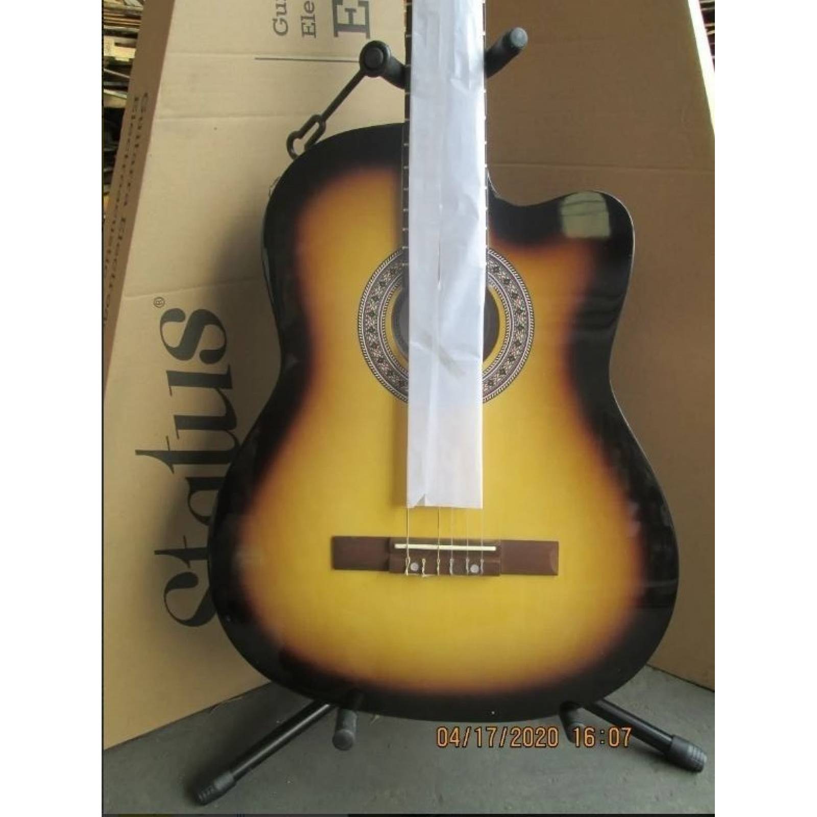 Guitarra electroacústica cuerdas de nylon EAGS TS