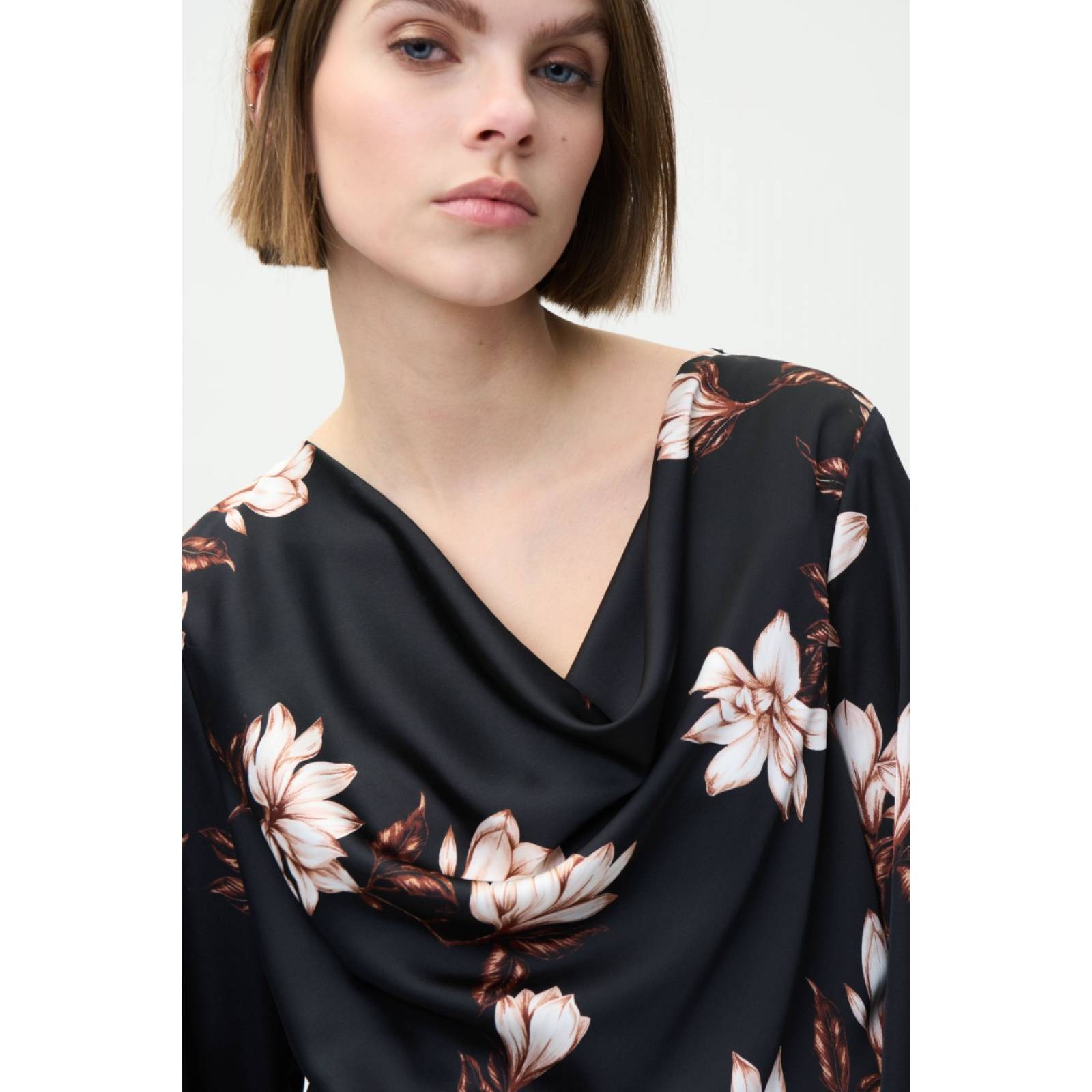 Blusa Floral con Cuello Drapeado Dama Joseph Ribkoff 224287M
