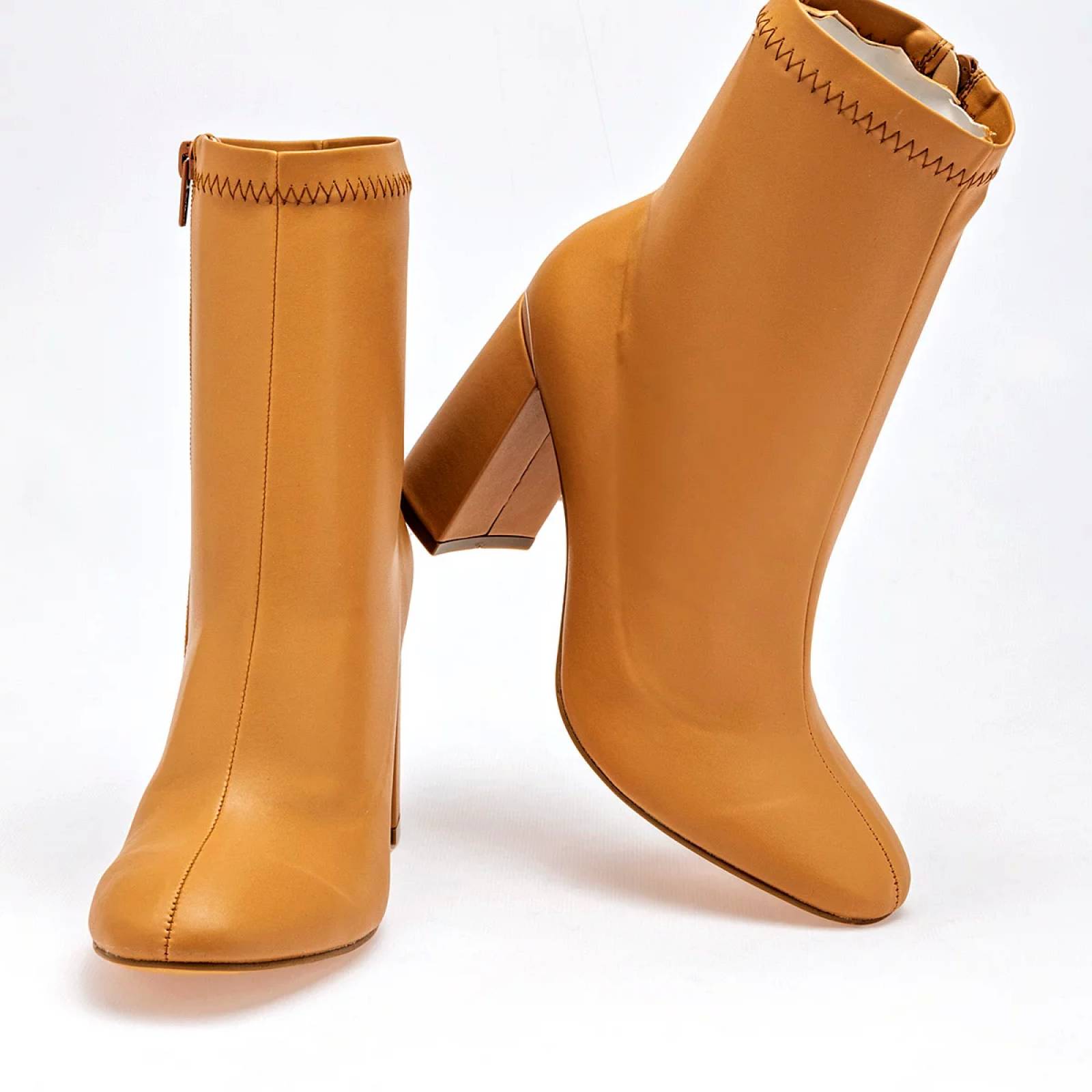 BOTIN DE PUNTA CON TACON CUADRADO Lady paulina 10505 Color CAMEL PARA Mujer Tx7