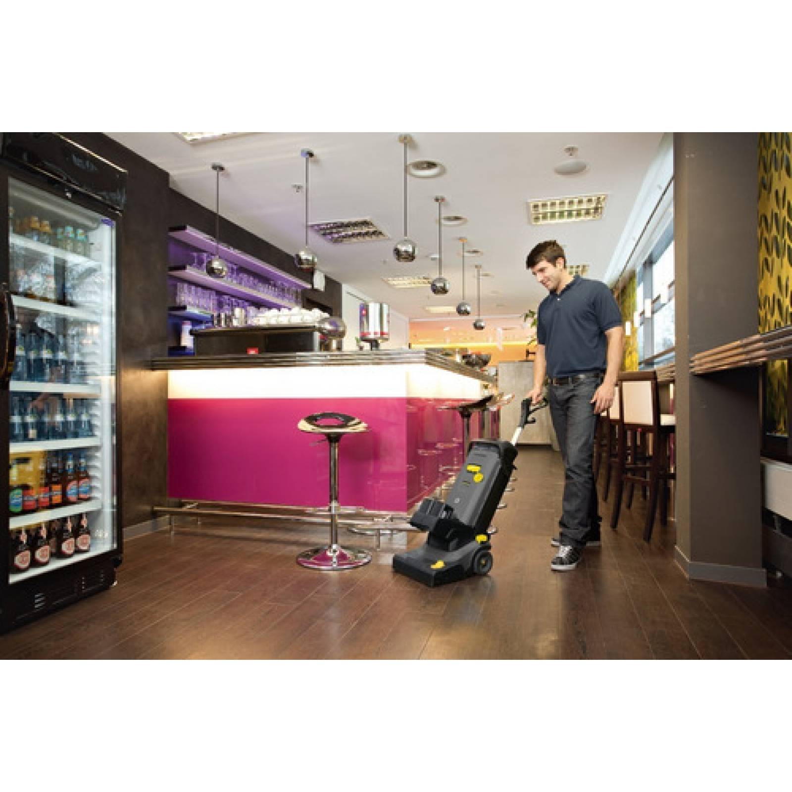 Fregadora De Pisos Karcher Br 30/4 Con Rodillo Y Aspiradora