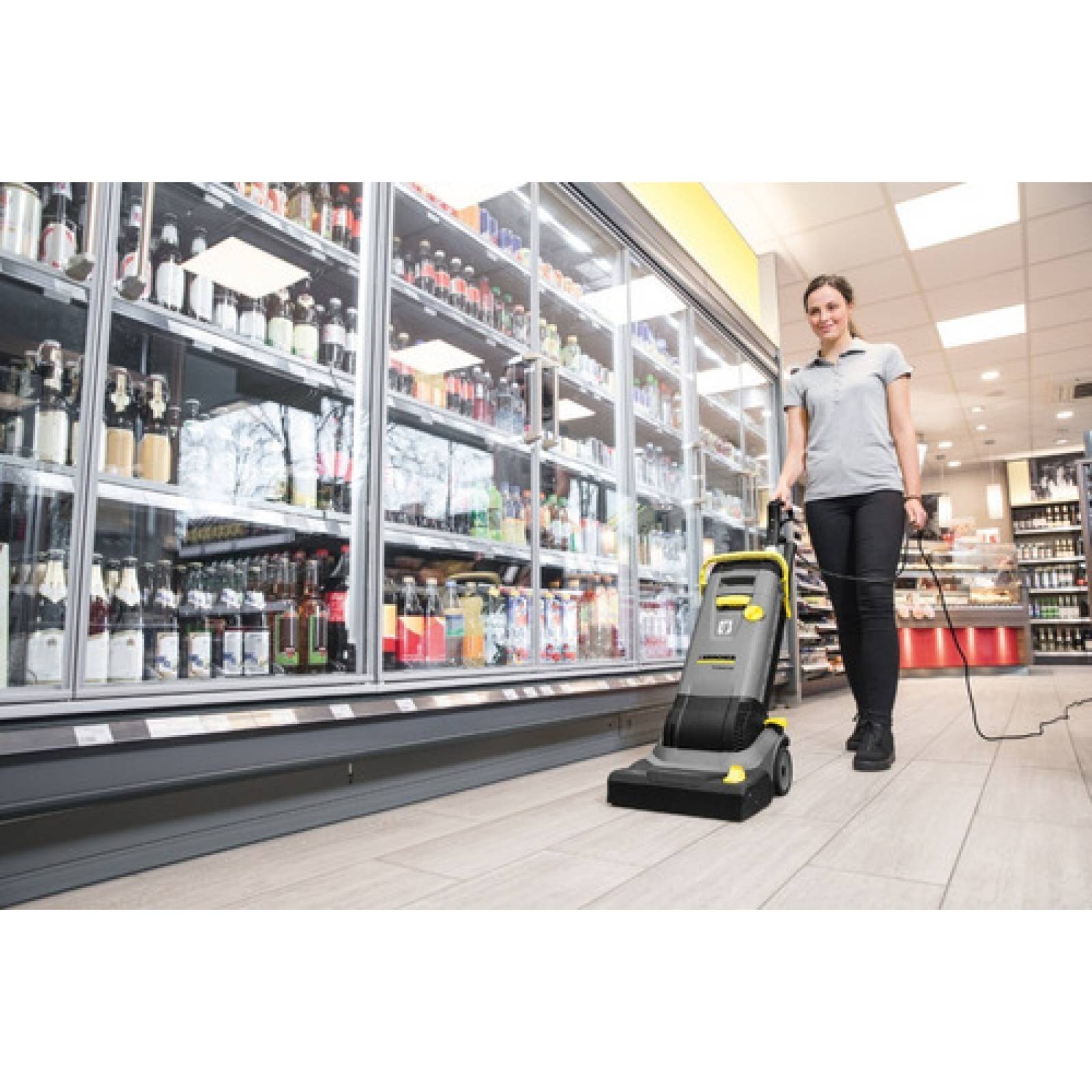 Fregadora De Pisos Karcher Br 30/4 Con Rodillo Y Aspiradora