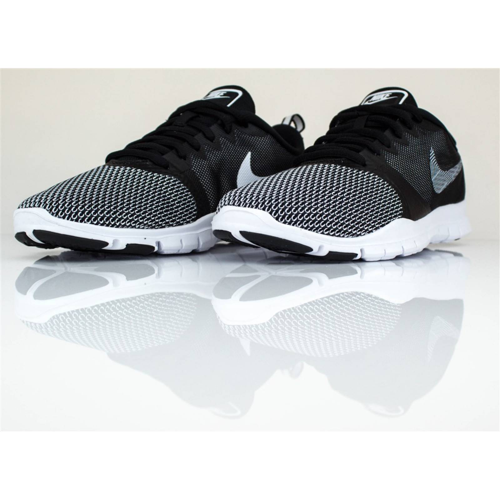 Tenis nike flex essential tr pt dama negro blanco AV3511001