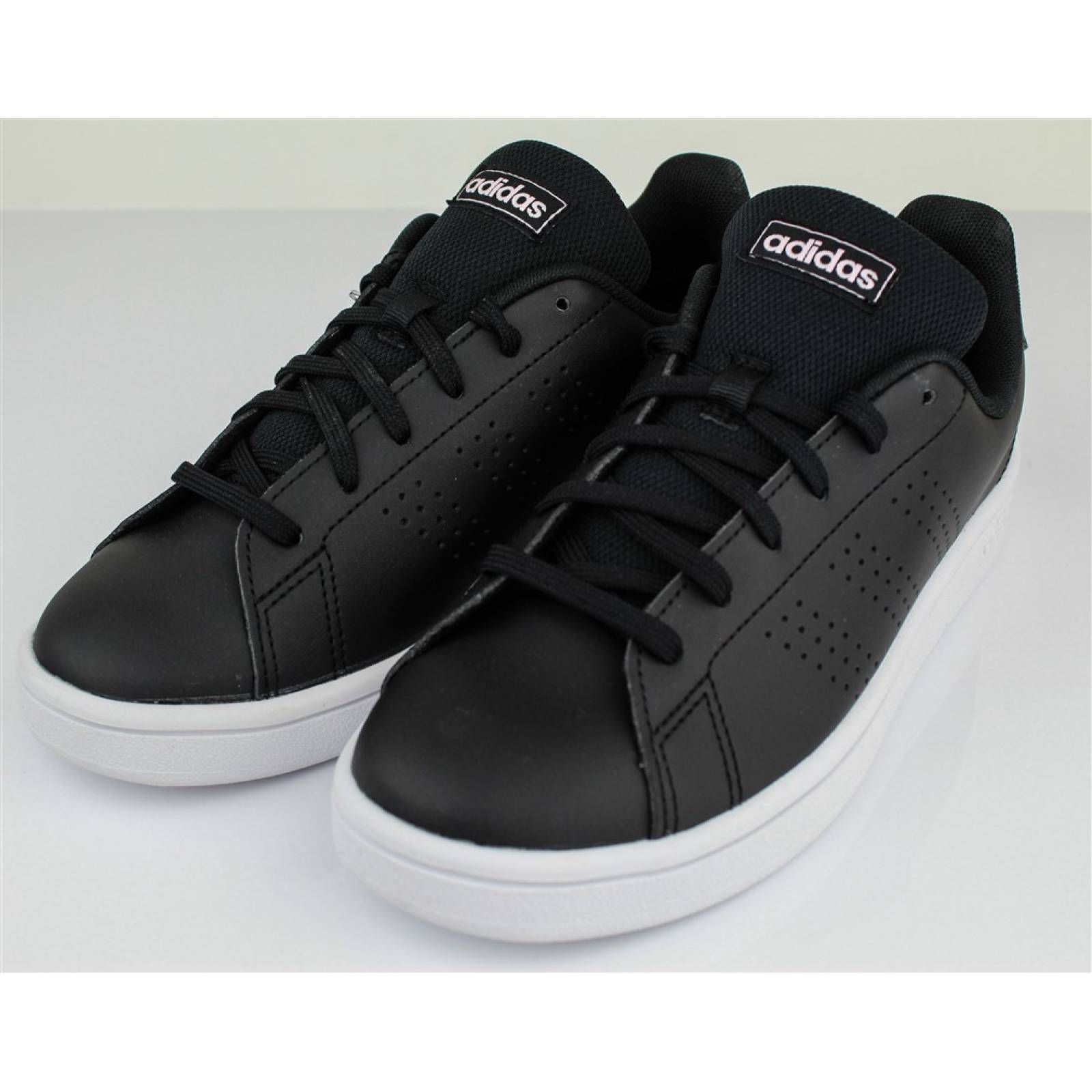 TENIS ADIDAS ADVANTAGE BASE DAMA NEGRO CON BLANCO EE7511