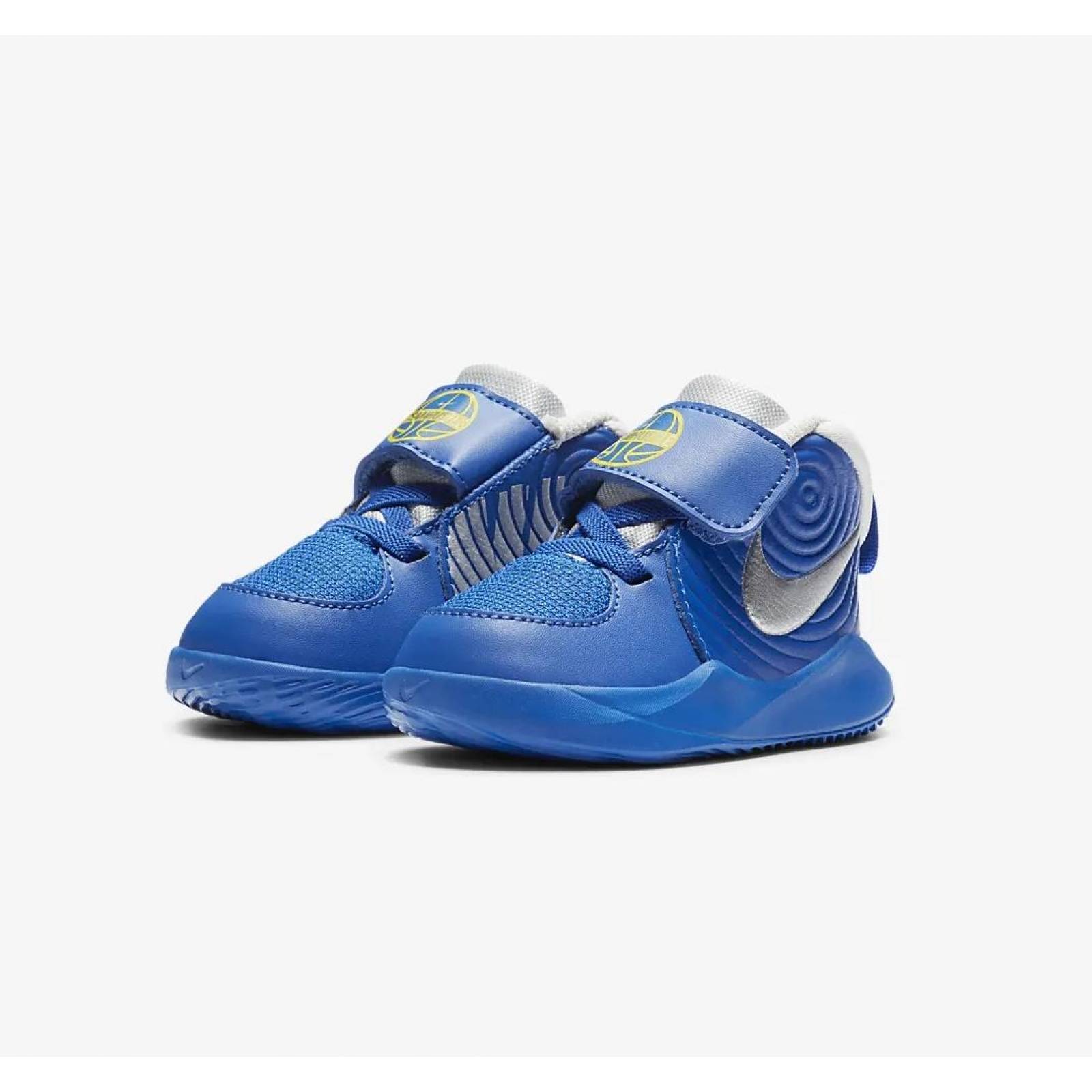 Tenis Nike Team Hustle D9 para Niños Pequeños. AQ4226-404 