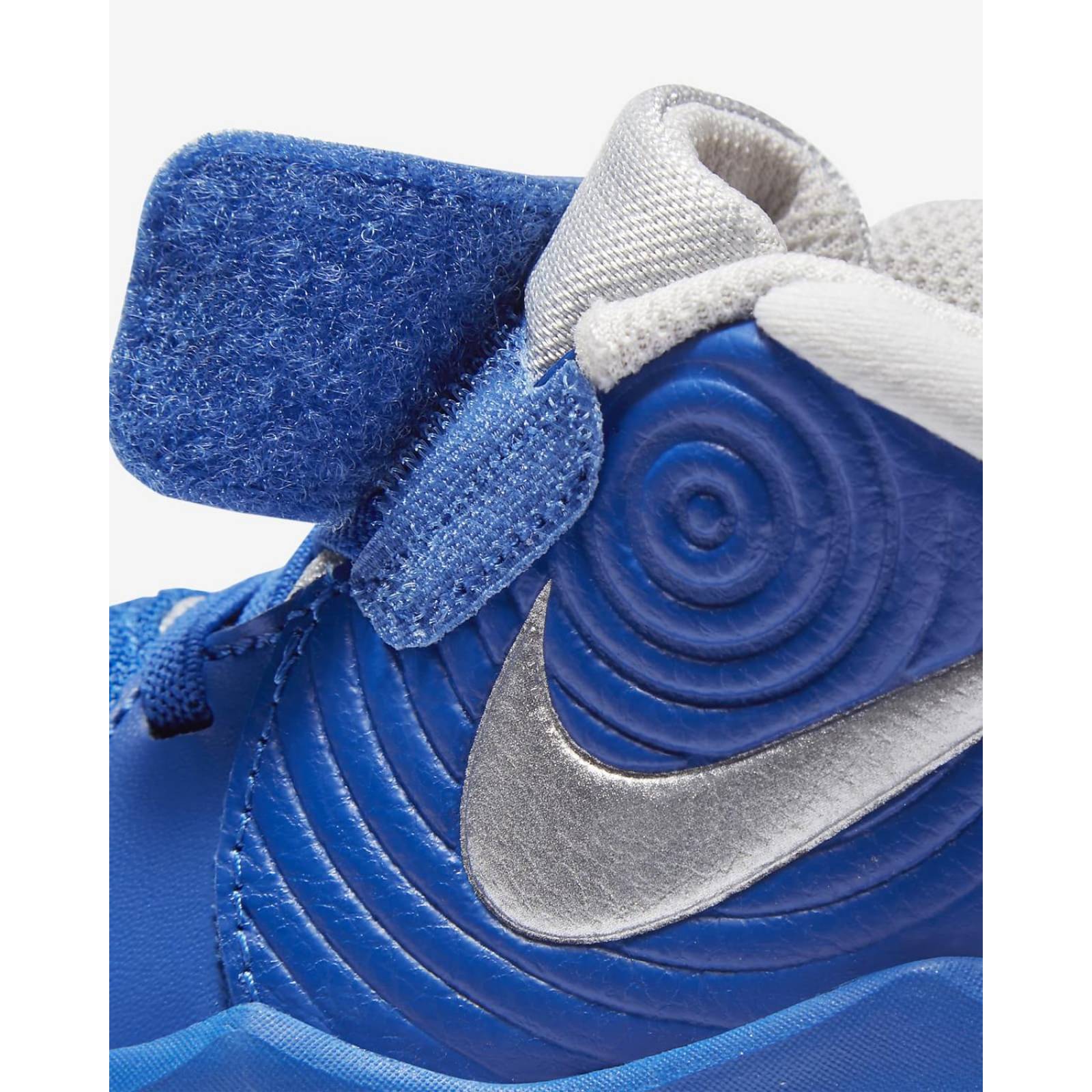Tenis Nike Team Hustle D9 para Niños Pequeños. AQ4226-404 