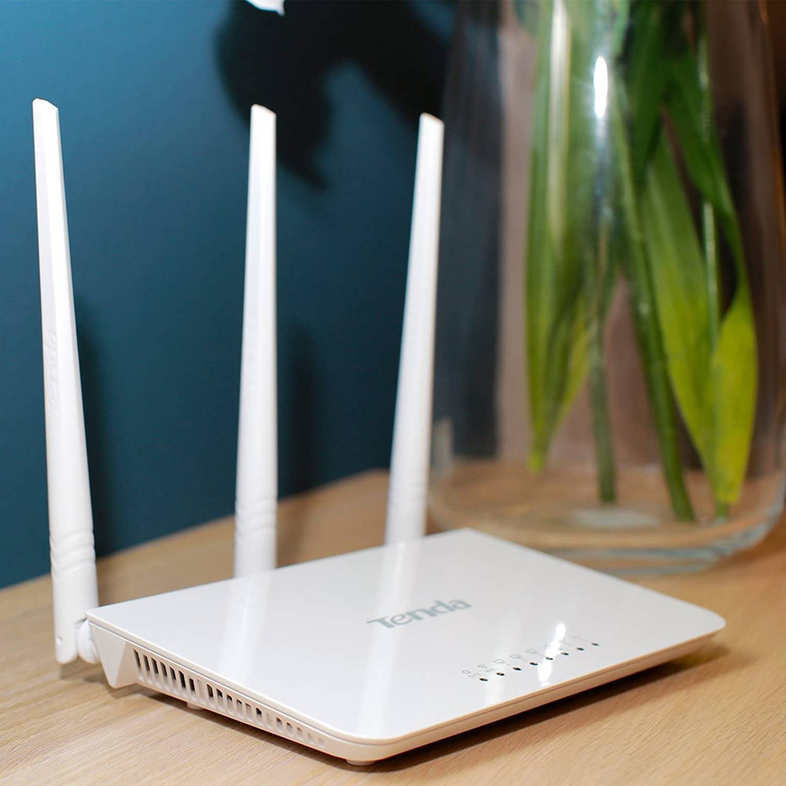Router Repetidor Inalambrico Tenda N300 F3, 3 En 1, 3 Antenas 5dBi, QoS, Hasta 300Mbps, Color Blanco