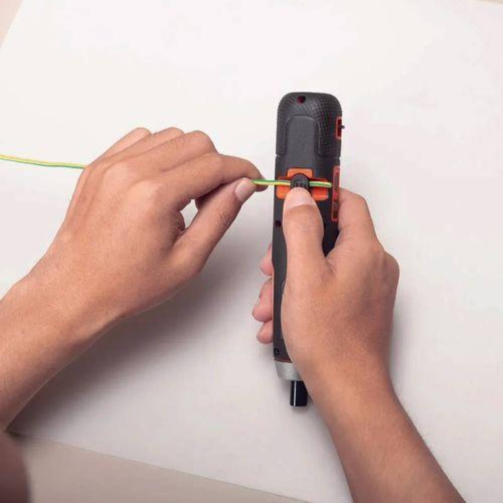 Destornillador de 4V Push & go 4 accesorios Black and Decker BD40K4-LA 