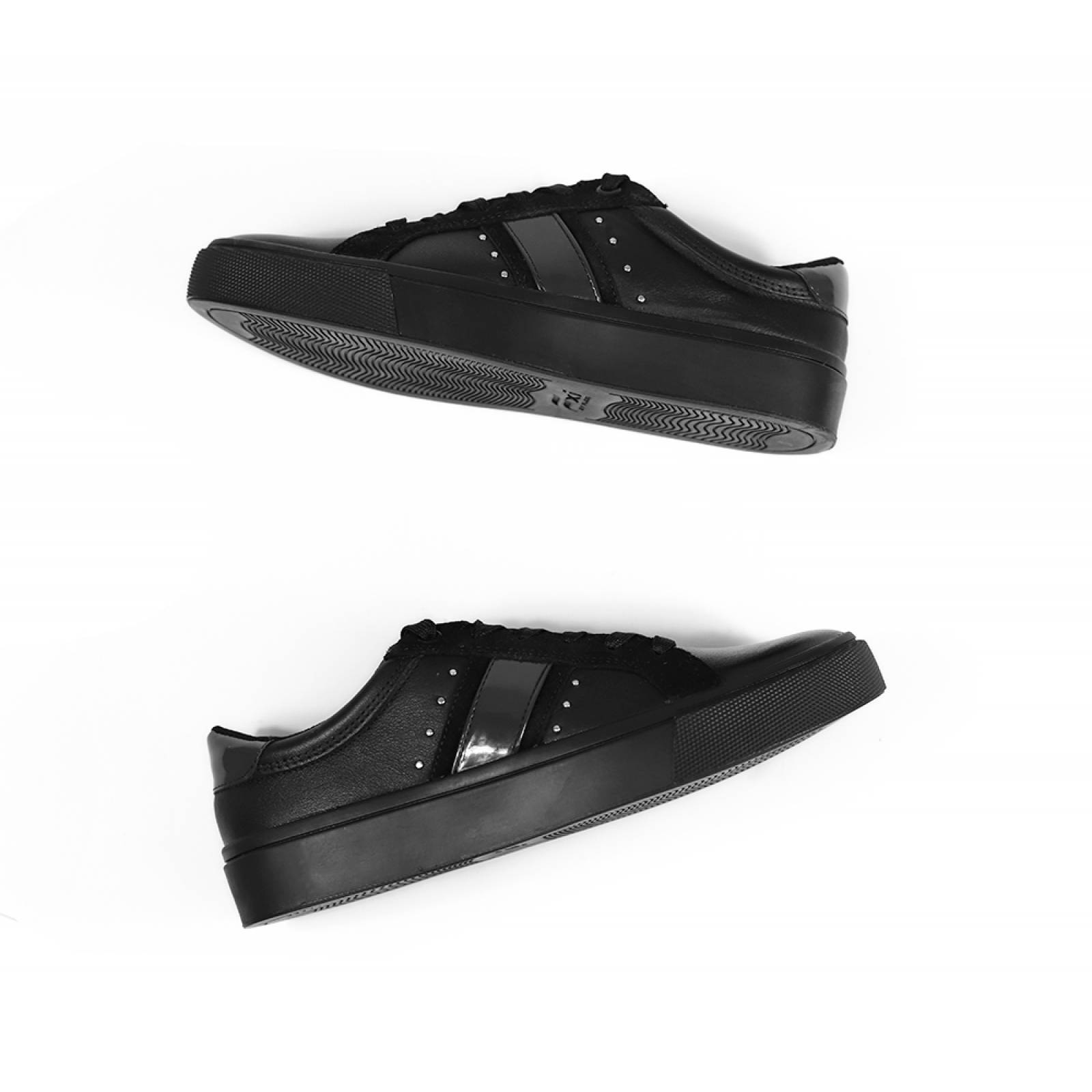 TENIS DAMA FLEXI CASUAL CON AGUJETA NEGRO PIEL  120205