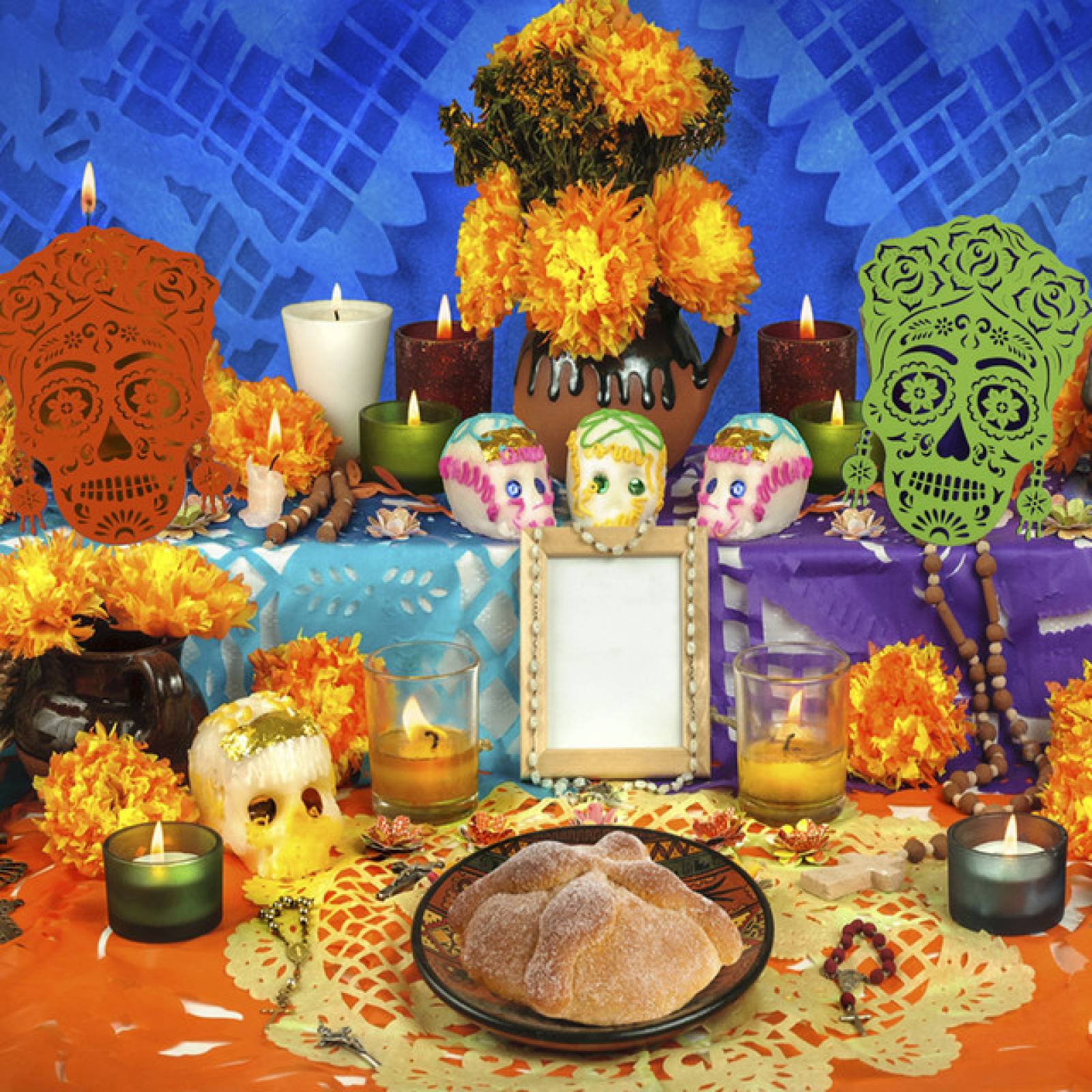 PAPEL PICADO PARA DECORACIONES - CALAVERA FRIDA 3 PIEZAS -CARTULINA Y PAPEL METALICO