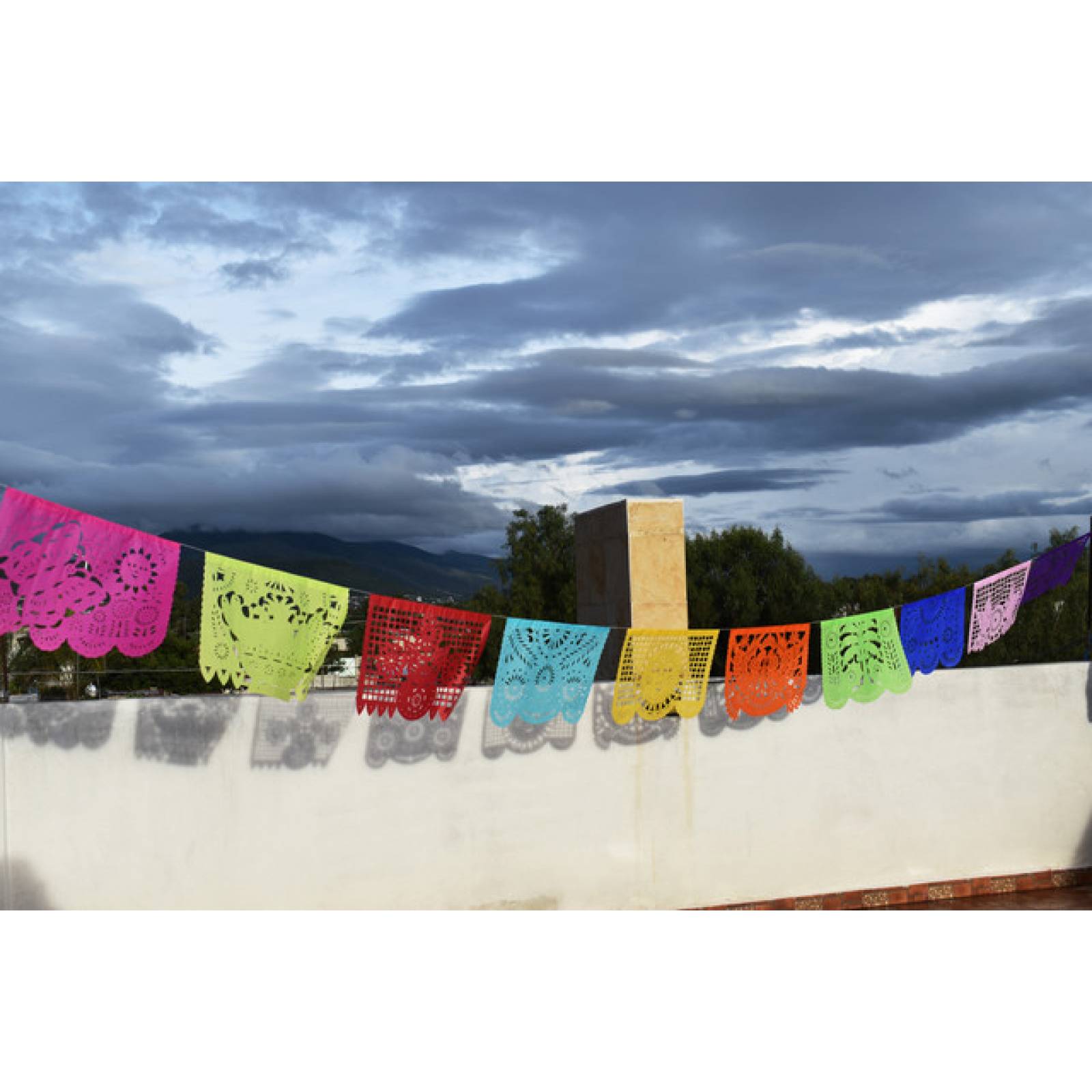 PAPEL PICADO ARCOIRIS -  10 TIRAS DE 5 METROS DE LONGITUD CON 10 CARPETAS (50 METROS) PAPEL CHINA - SEDA (Hecho a Mano)