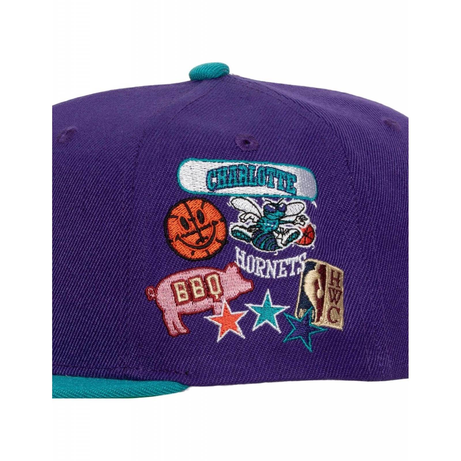 Gorra Mitchell & Ness Charlotte Hornets Patch Overload Basquetbol NBA Violeta UNITALLA