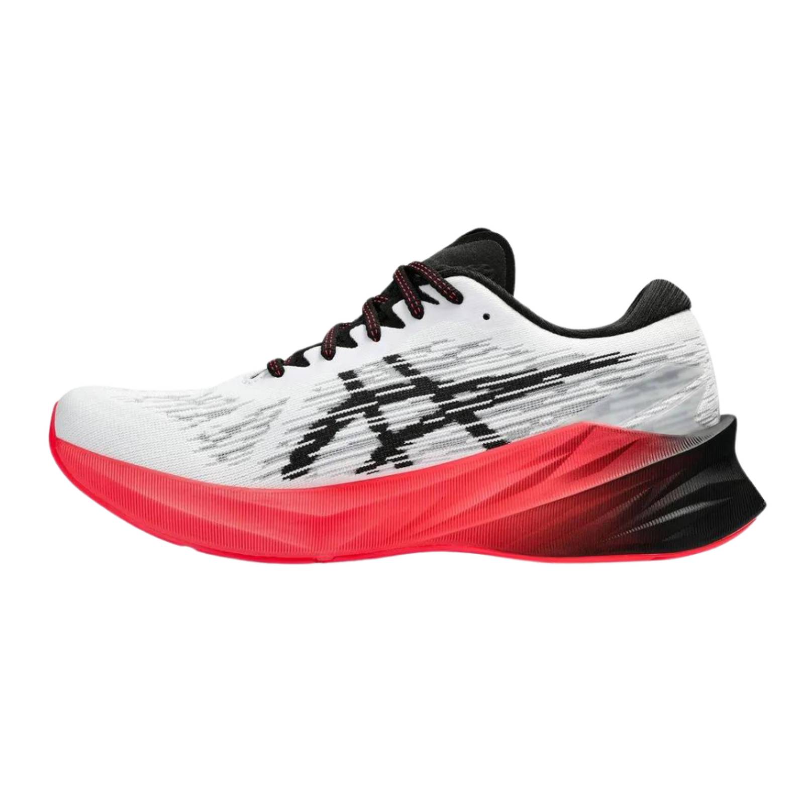 Tenis Asics Novablast 3 Hombre WH/BLK Sport Running 