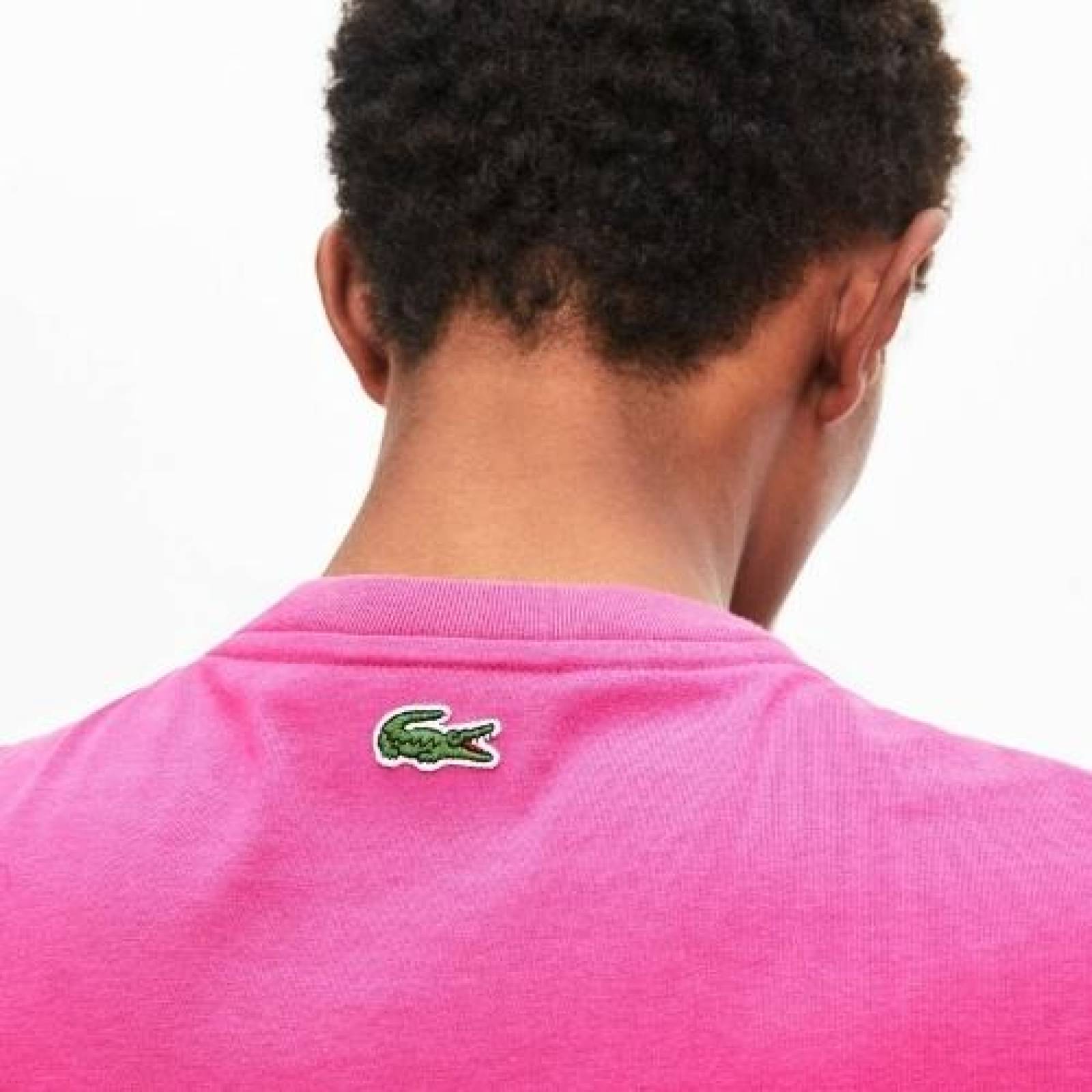 Playera de Cuello Redondo con Lacoste Guión Fucsia
